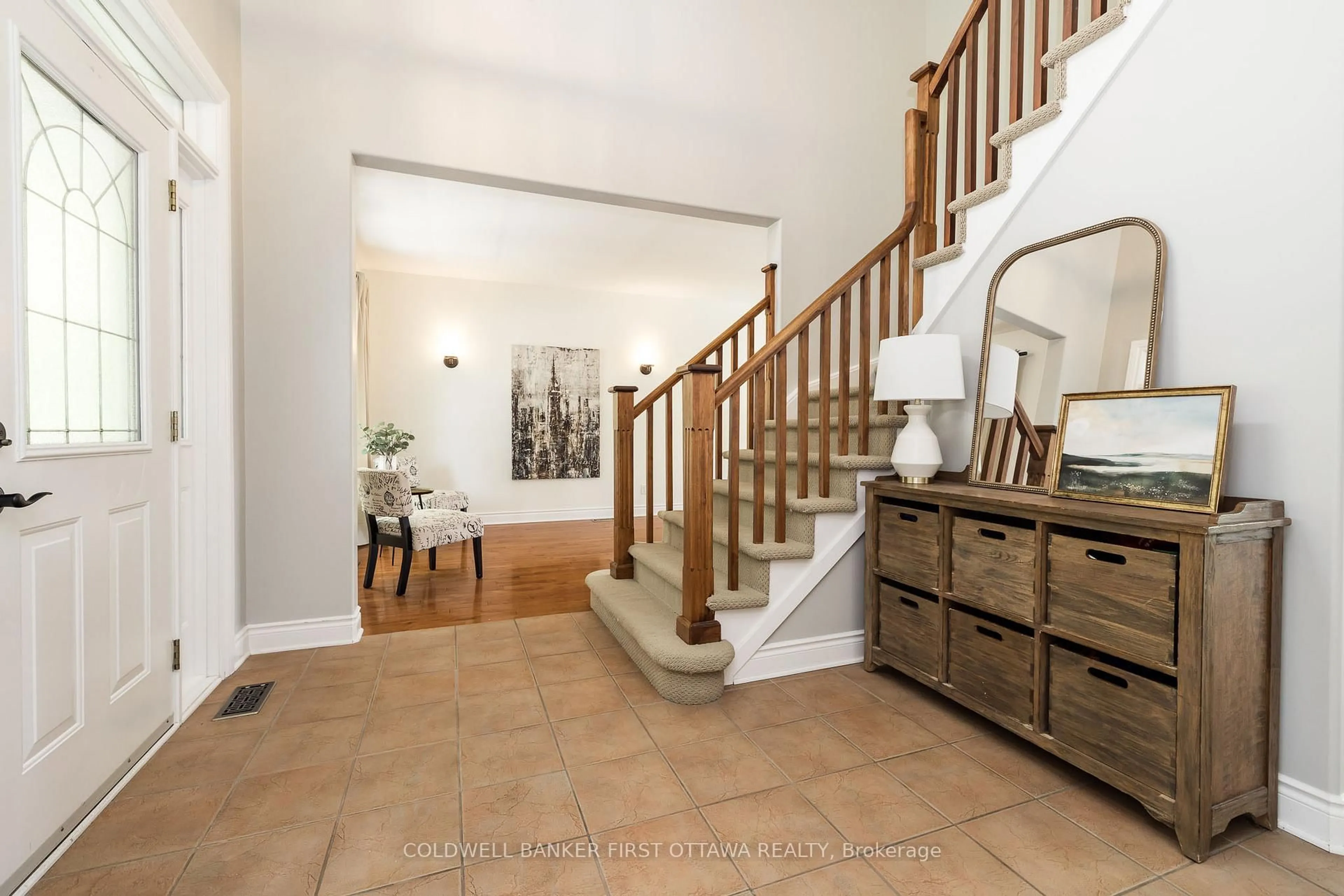 Indoor entryway for 187 GLENNCASTLE Dr, Carp Ontario K0A 1L0