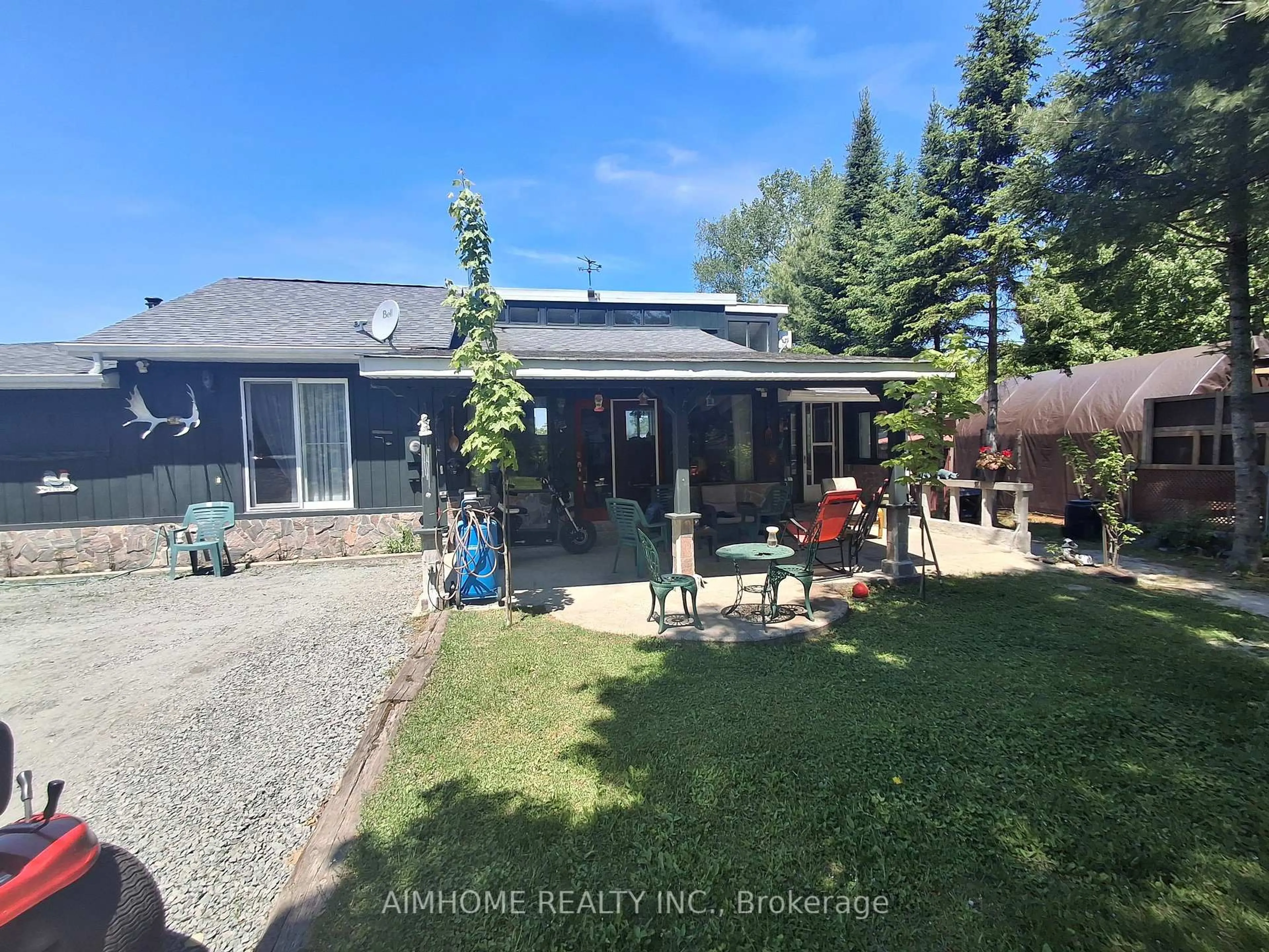 A pic from outside/outdoor area/front of a property/back of a property/a pic from drone, street for 1 GENE'S Crt, McKellar Ontario P2A 0B4