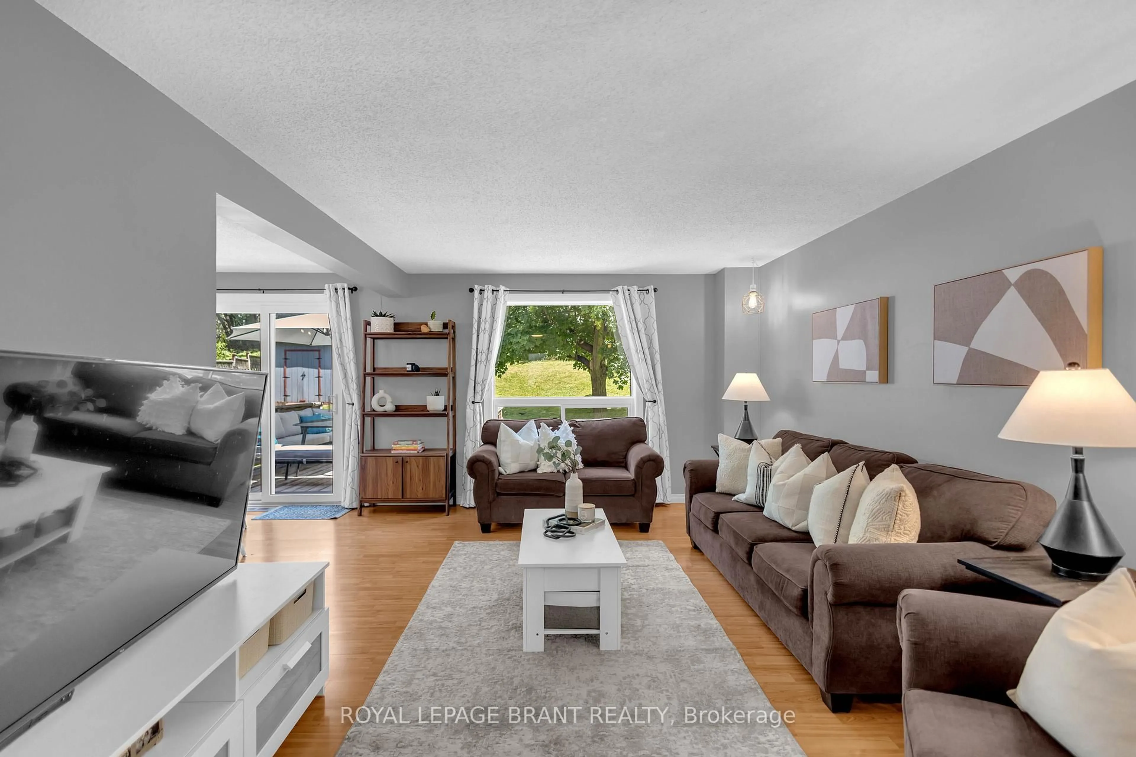 Living room with furniture, unknown for 55 Cassidy Crt, Cambridge Ontario N1R 8J3