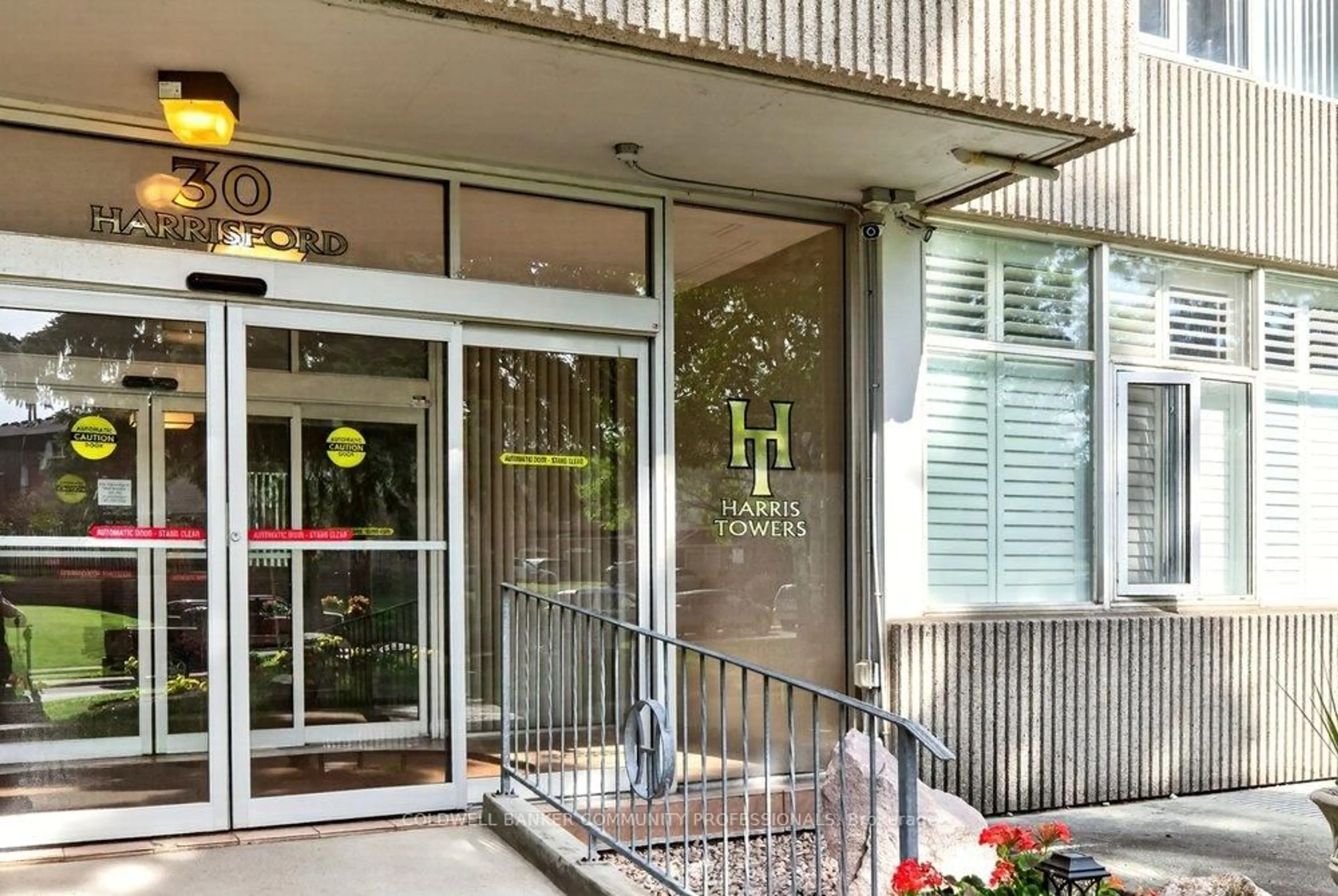 Indoor foyer for 30 Harrisford St #1107, Hamilton Ontario L8K 6M9