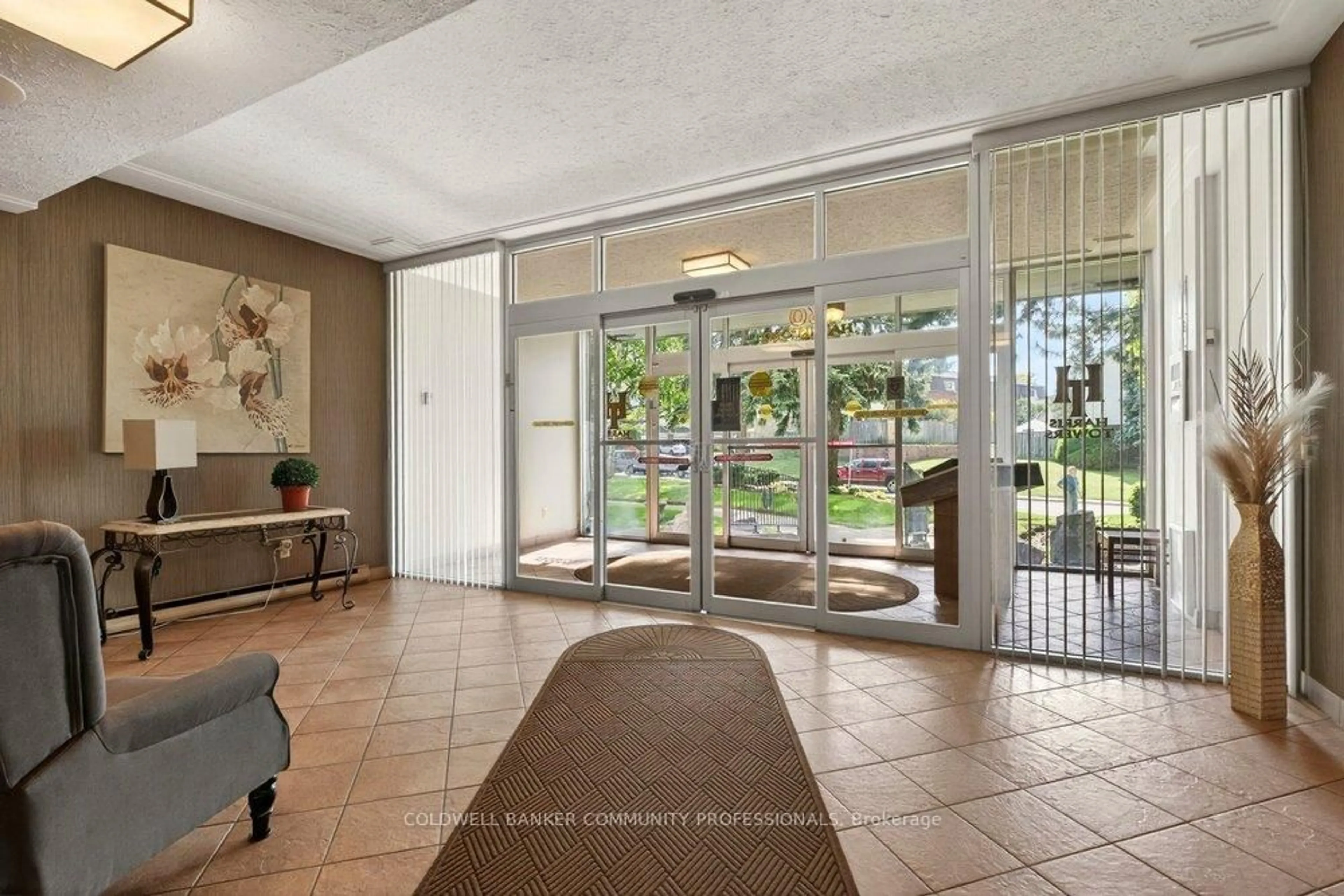 Indoor foyer for 30 Harrisford St #1107, Hamilton Ontario L8K 6M9