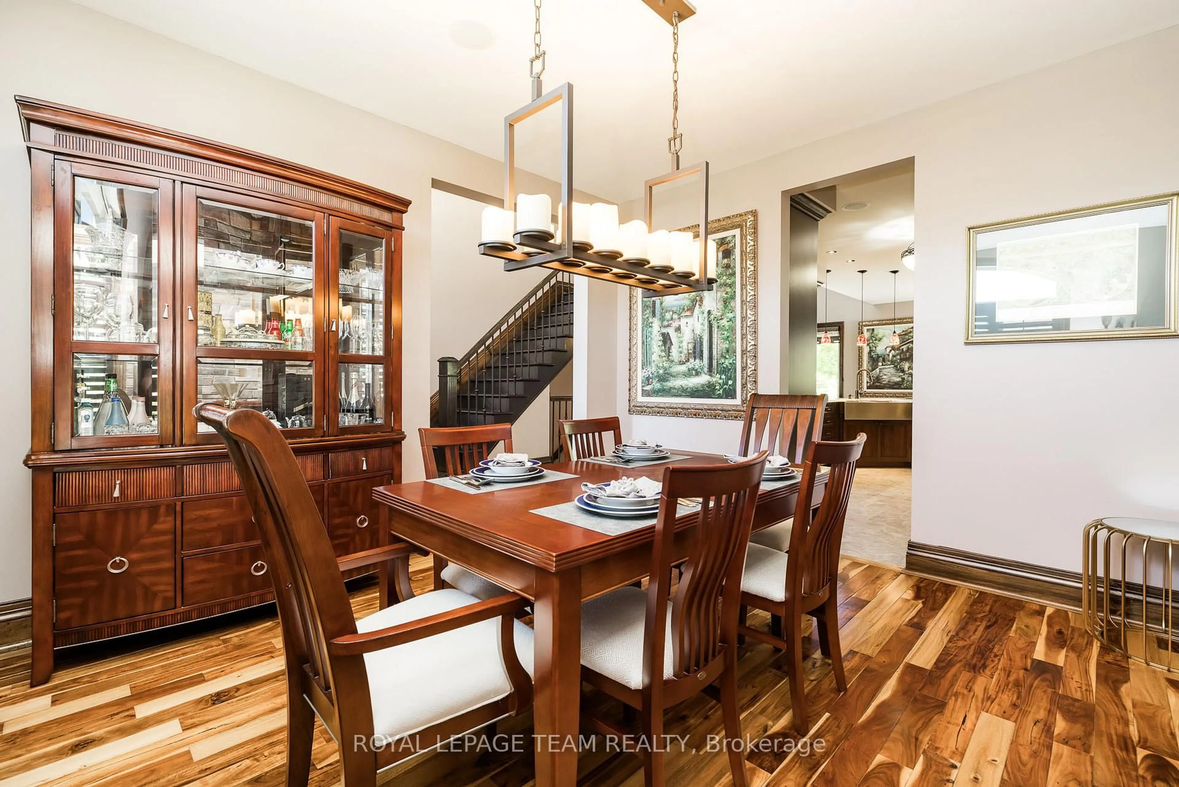 Dining room, wood/laminate floor for 519 Emerald St, Clarence-Rockland Ontario K4K 0C1
