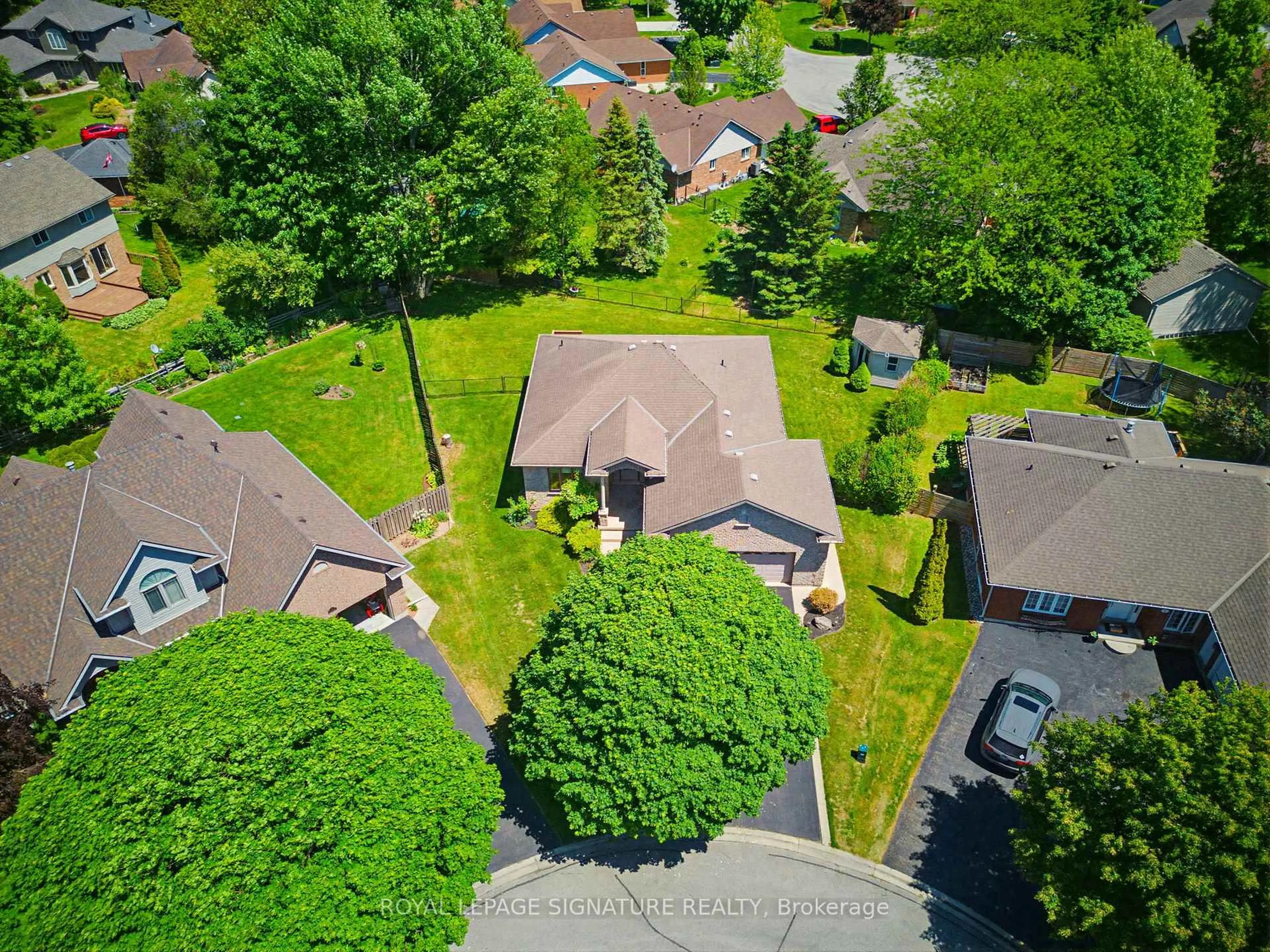A pic from outside/outdoor area/front of a property/back of a property/a pic from drone, street for 5 Coastal Crt, Norfolk Ontario N0A 1N7