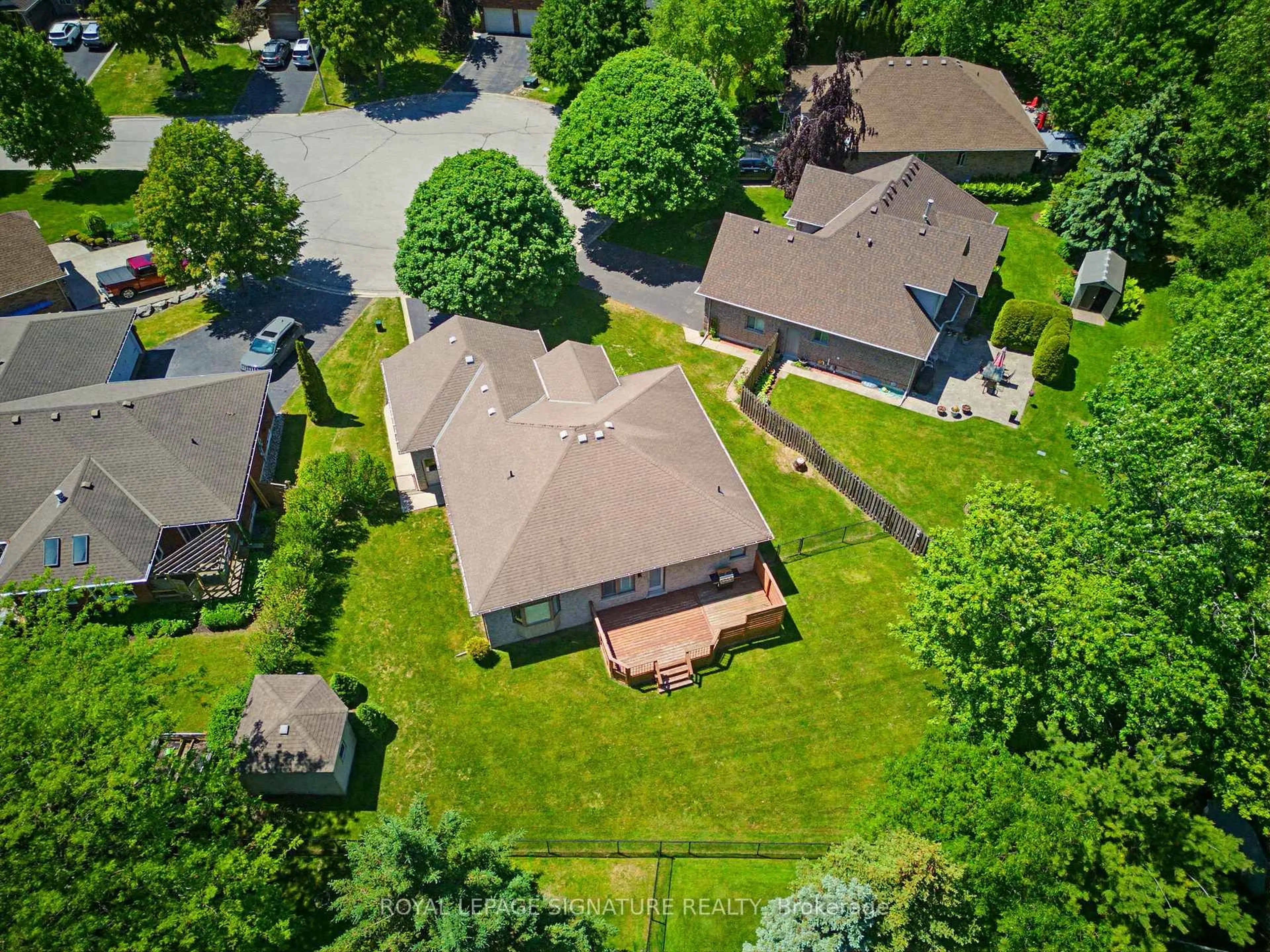 A pic from outside/outdoor area/front of a property/back of a property/a pic from drone, street for 5 Coastal Crt, Norfolk Ontario N0A 1N7
