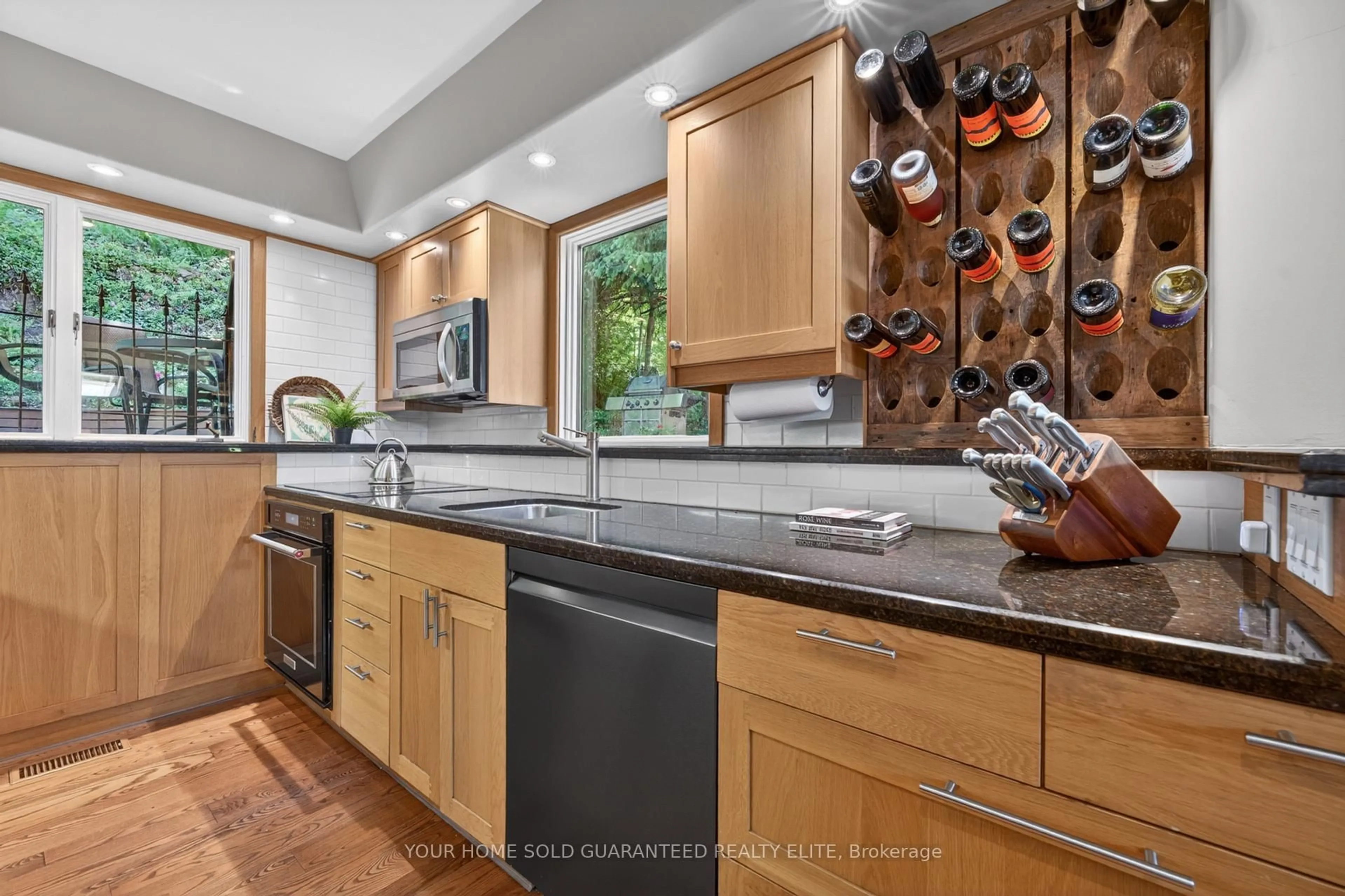Contemporary kitchen, unknown for 321 Main St, Grimsby Ontario L3M 1S8