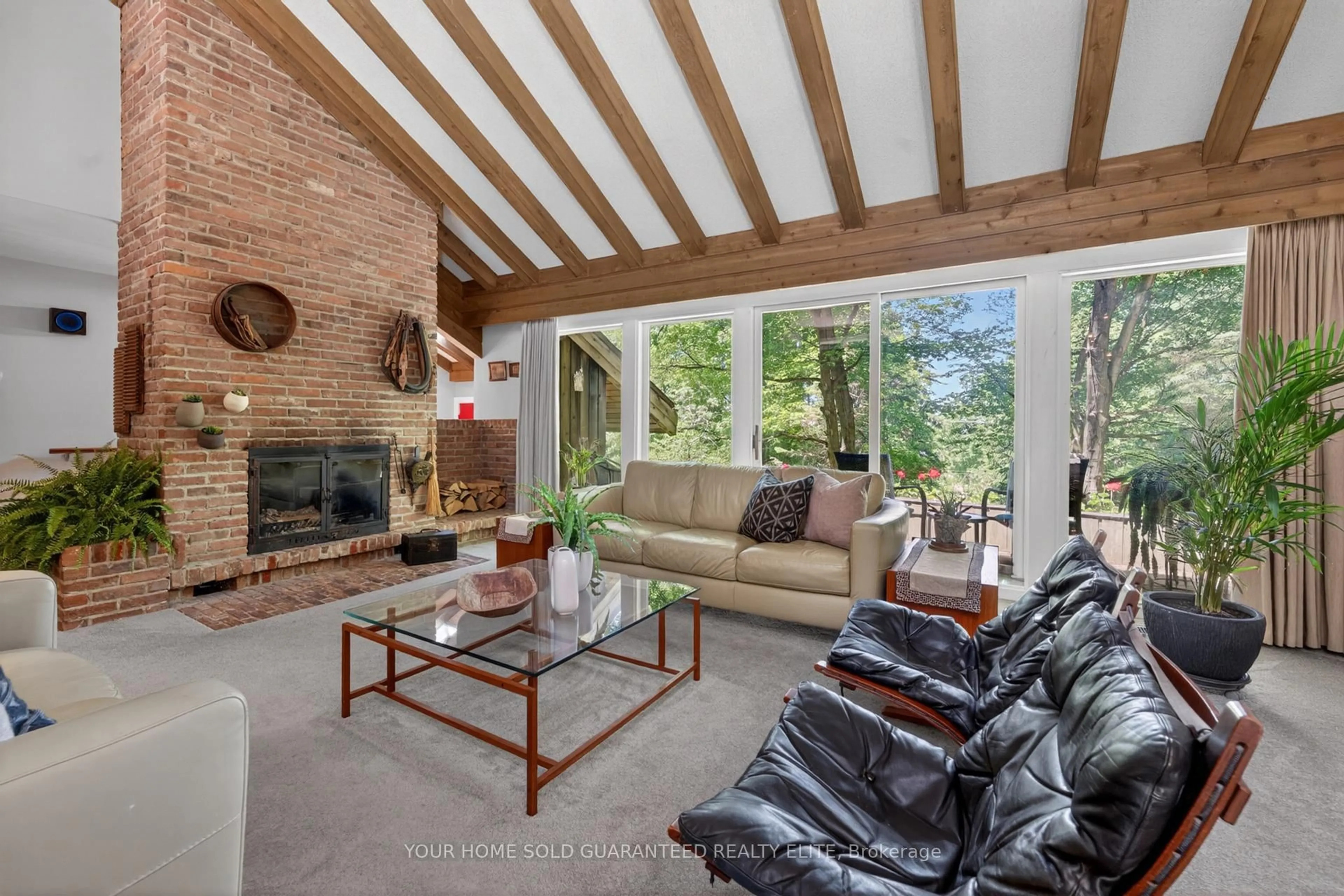 Living room with furniture, unknown for 321 Main St, Grimsby Ontario L3M 1S8
