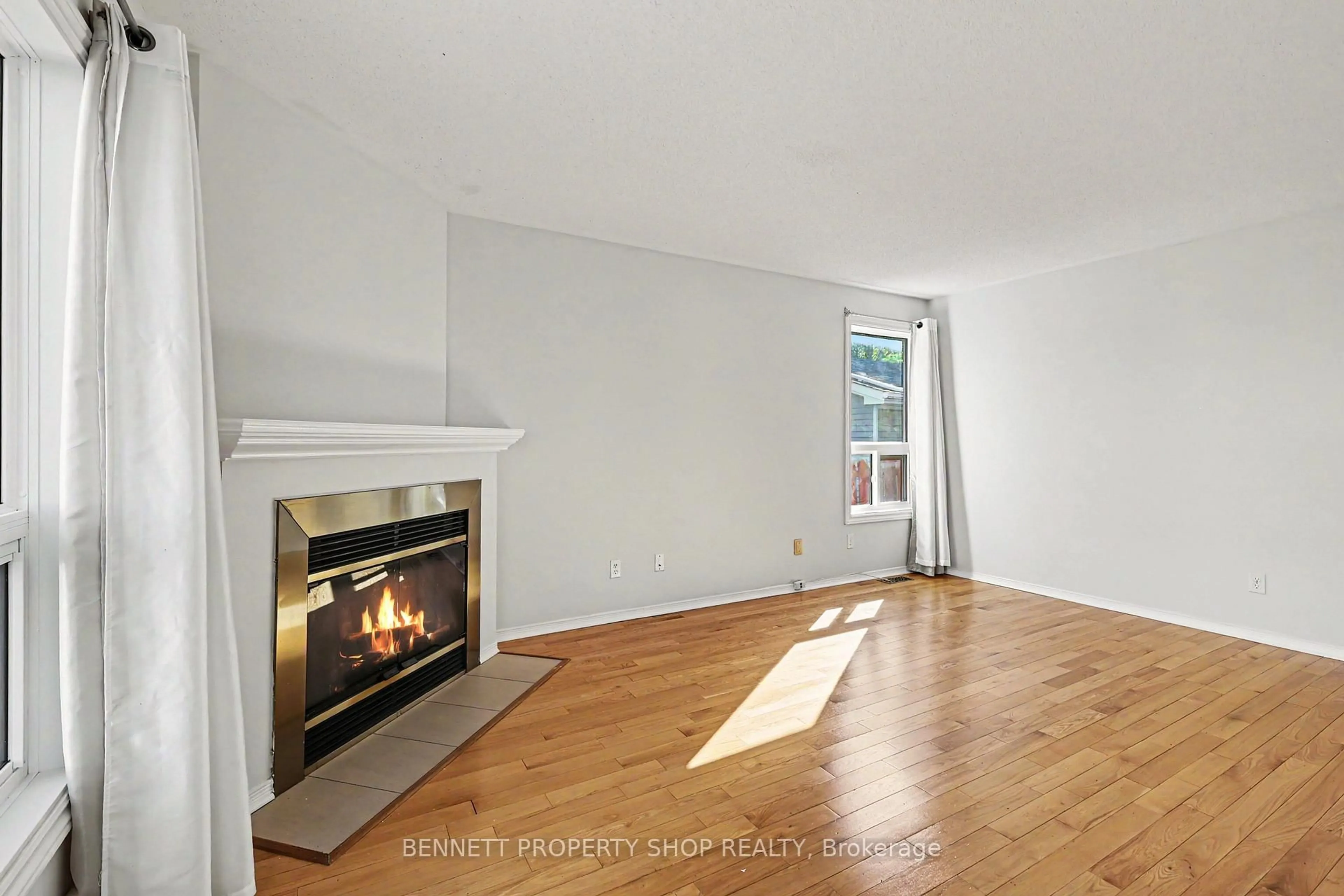 A pic of a room for 82 Emerald Meadows Dr, Ottawa Ontario K2M 2L6