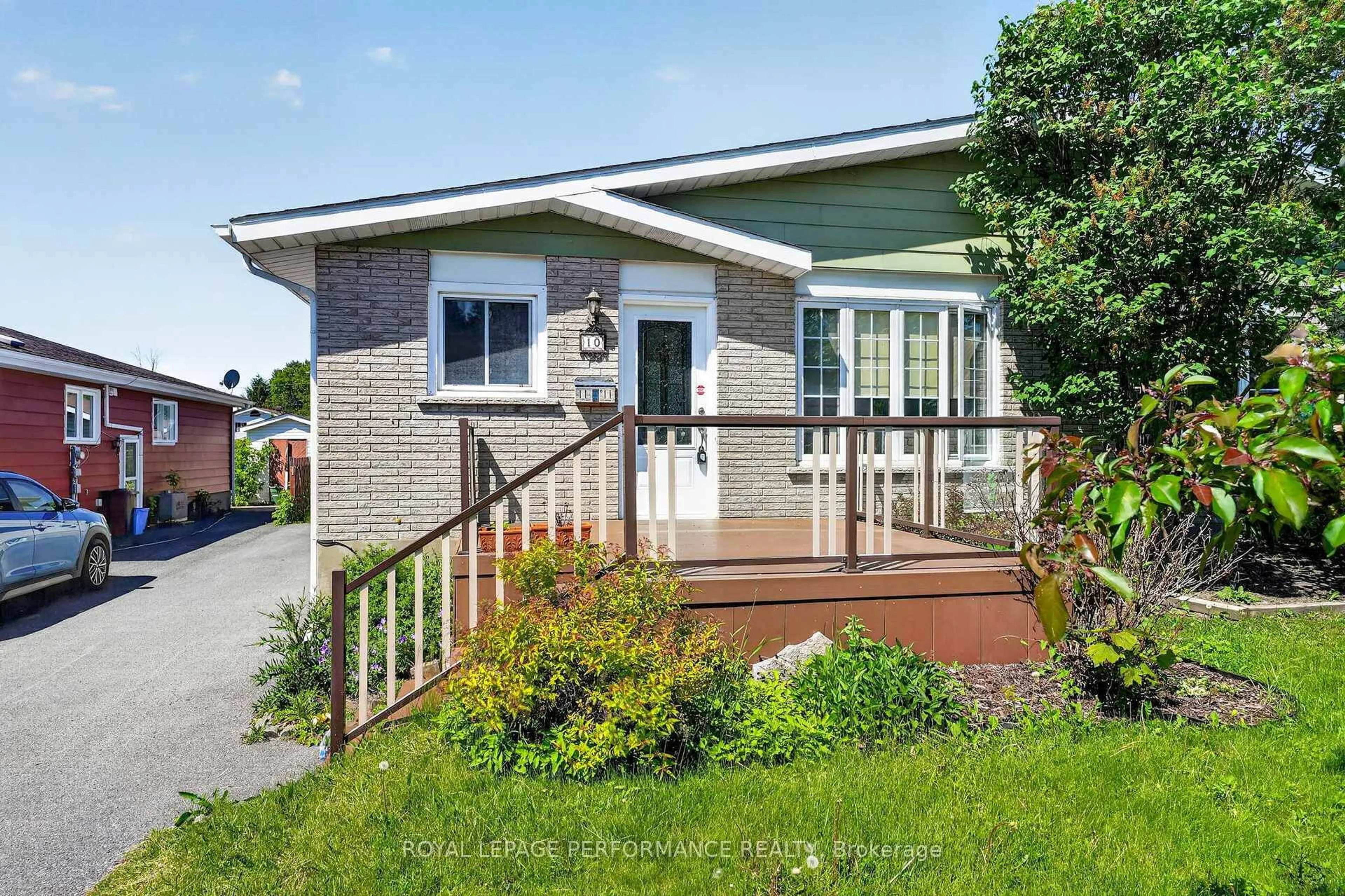 Home with vinyl exterior material, street for 10 Valecrest Dr, Cornwall Ontario K6H 6E1