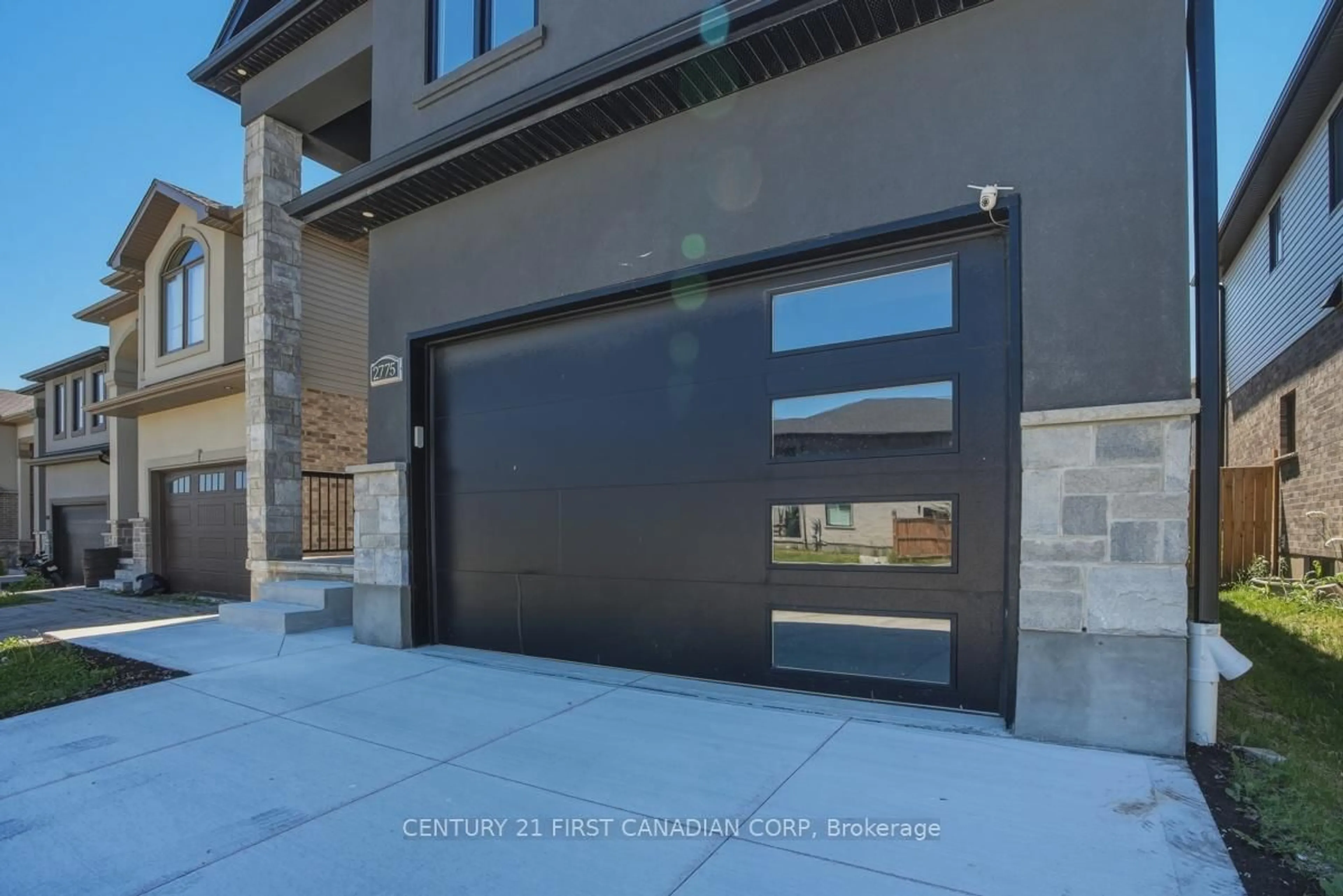 Indoor garage for 2775 Oriole Dr, London South Ontario N6M 0G9