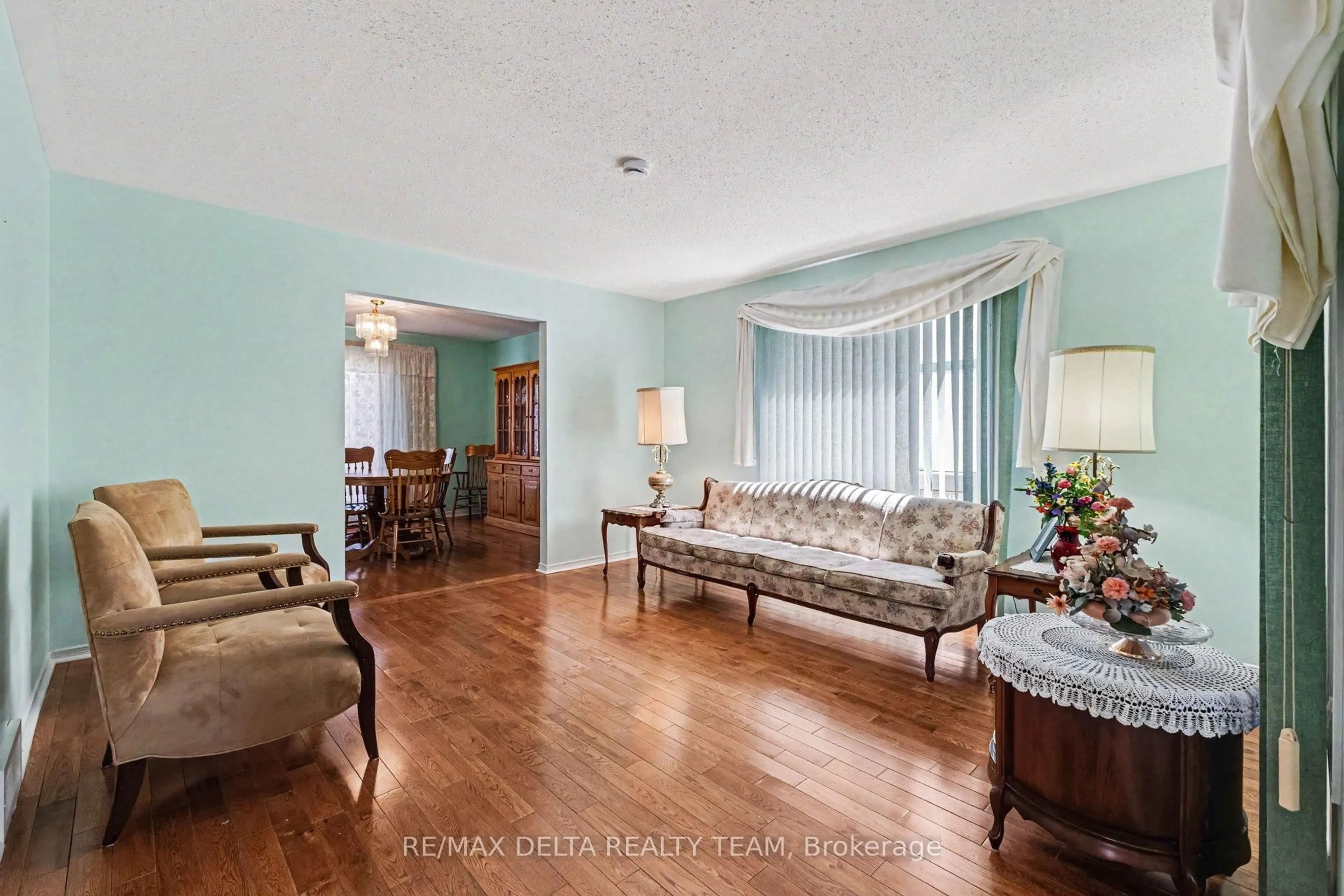 Living room with furniture, unknown for 27 Bramblegrove Cres, Ottawa Ontario K1T 3G1