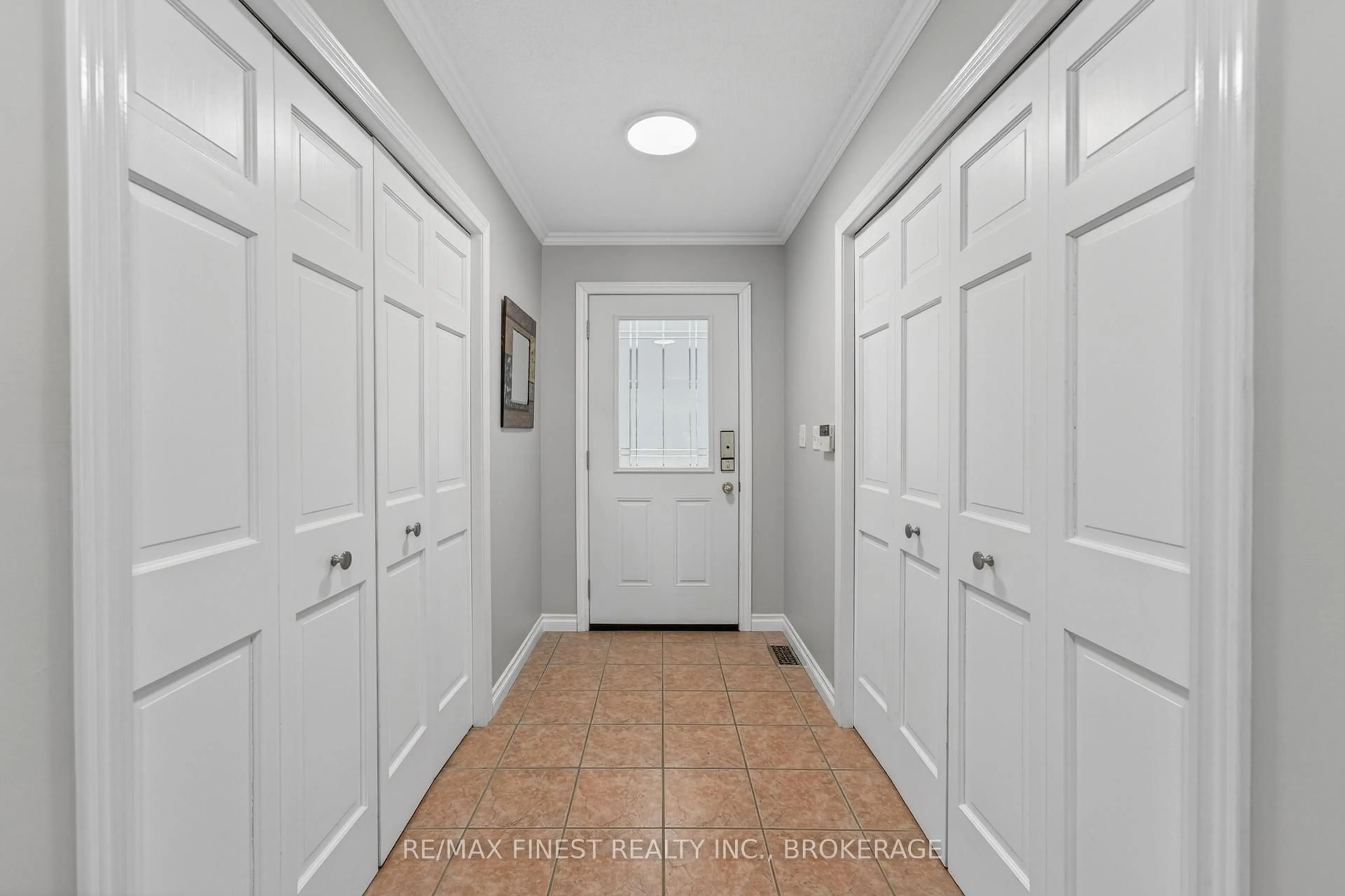 Indoor entryway for 2388 Horning Rd, Mcdonalds Corners Ontario K0H 1M0