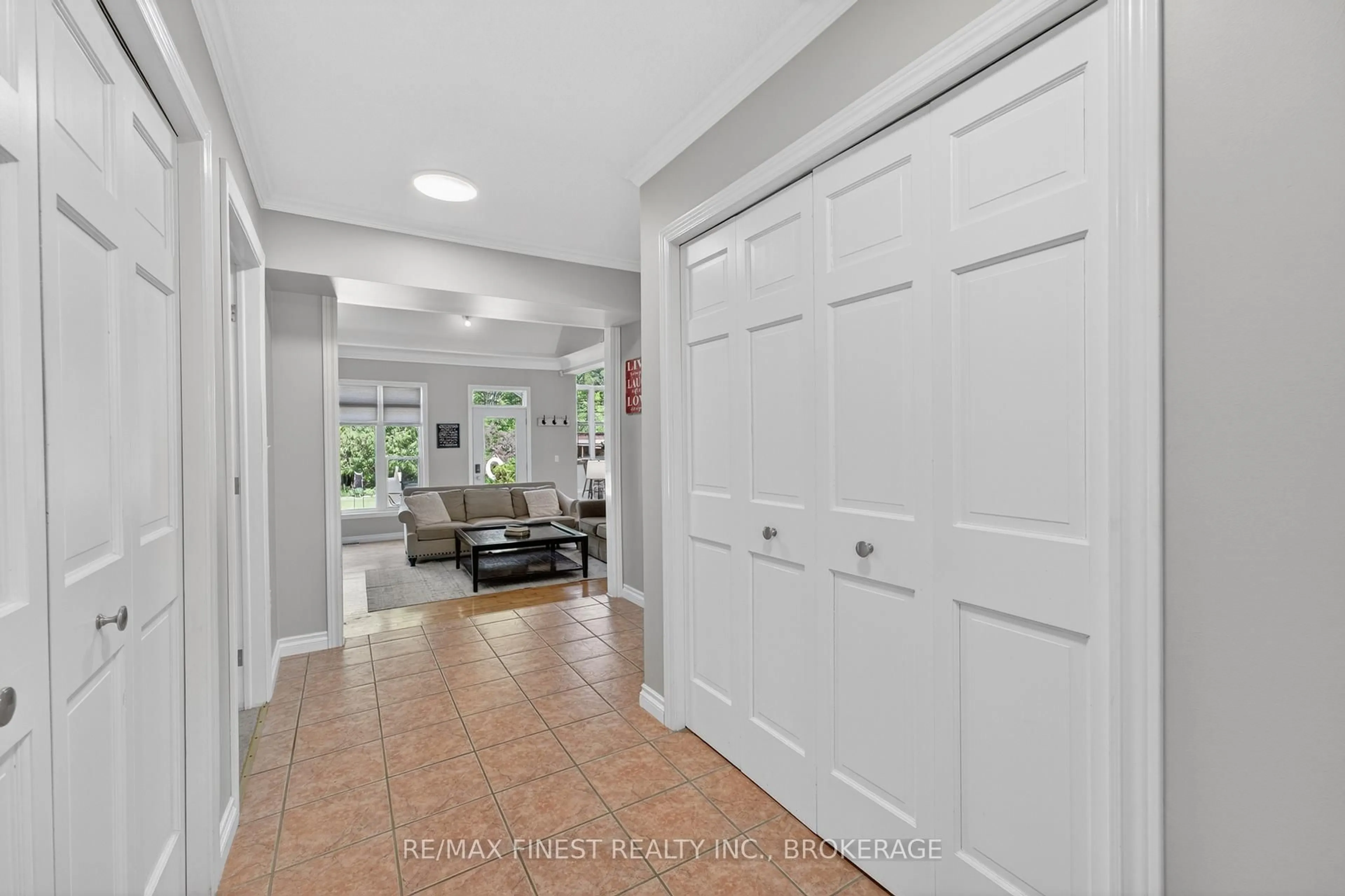 Indoor entryway for 2388 Horning Rd, Mcdonalds Corners Ontario K0H 1M0