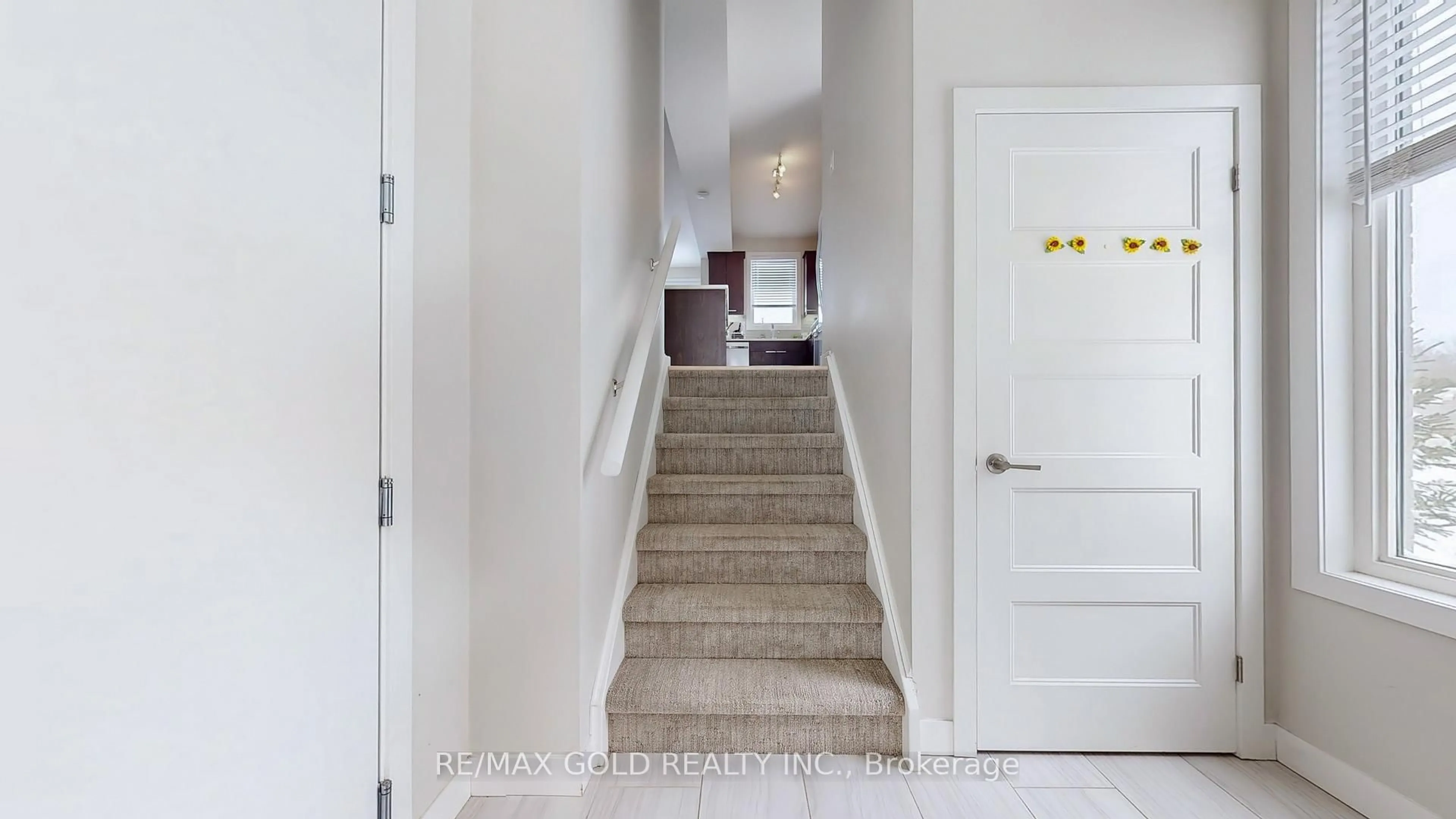 Indoor entryway for 997 West Village Sq #997, London North Ontario N6H 0J7