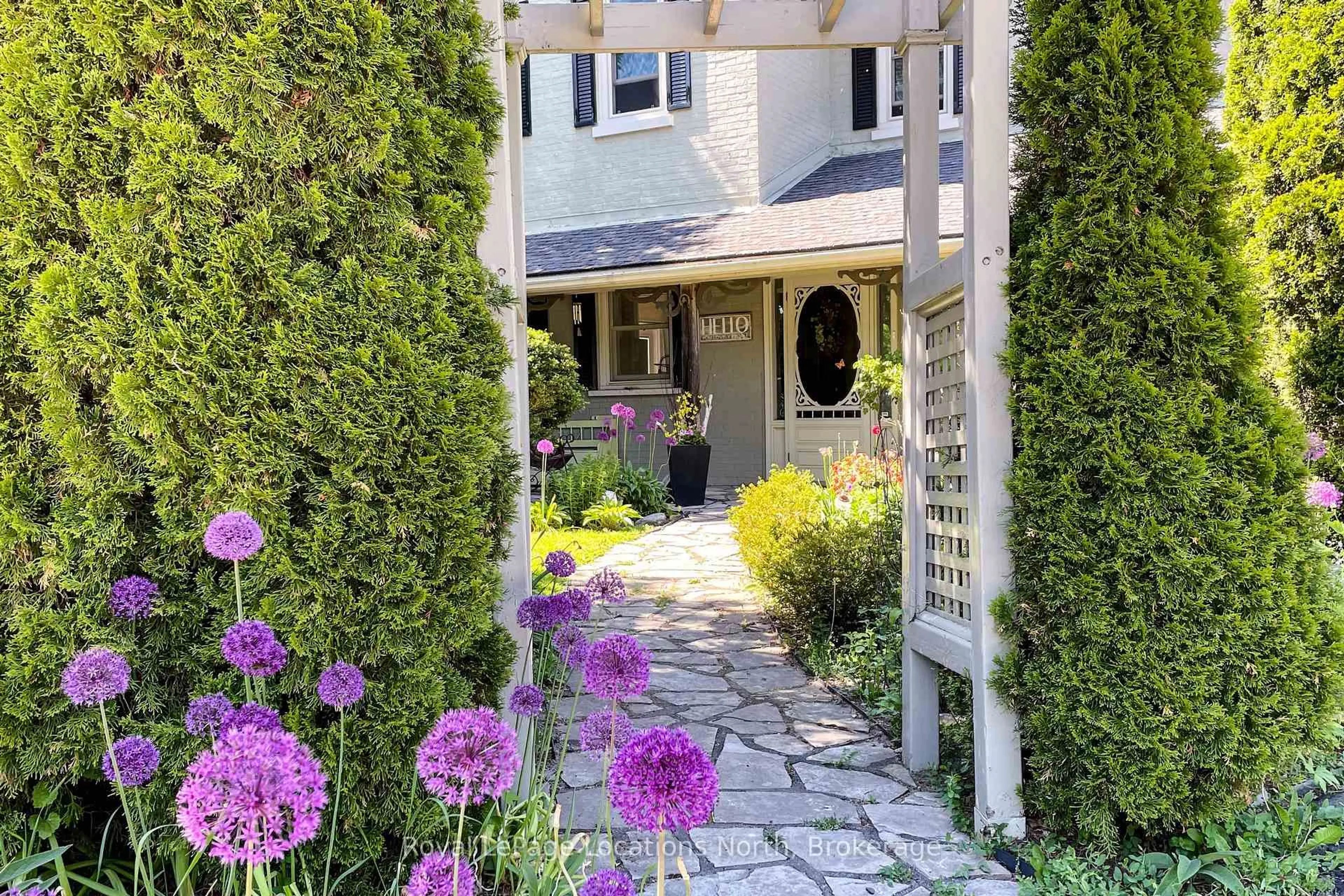 Indoor entryway for 44 Parkview Ave, Meaford Ontario N4L 1E5