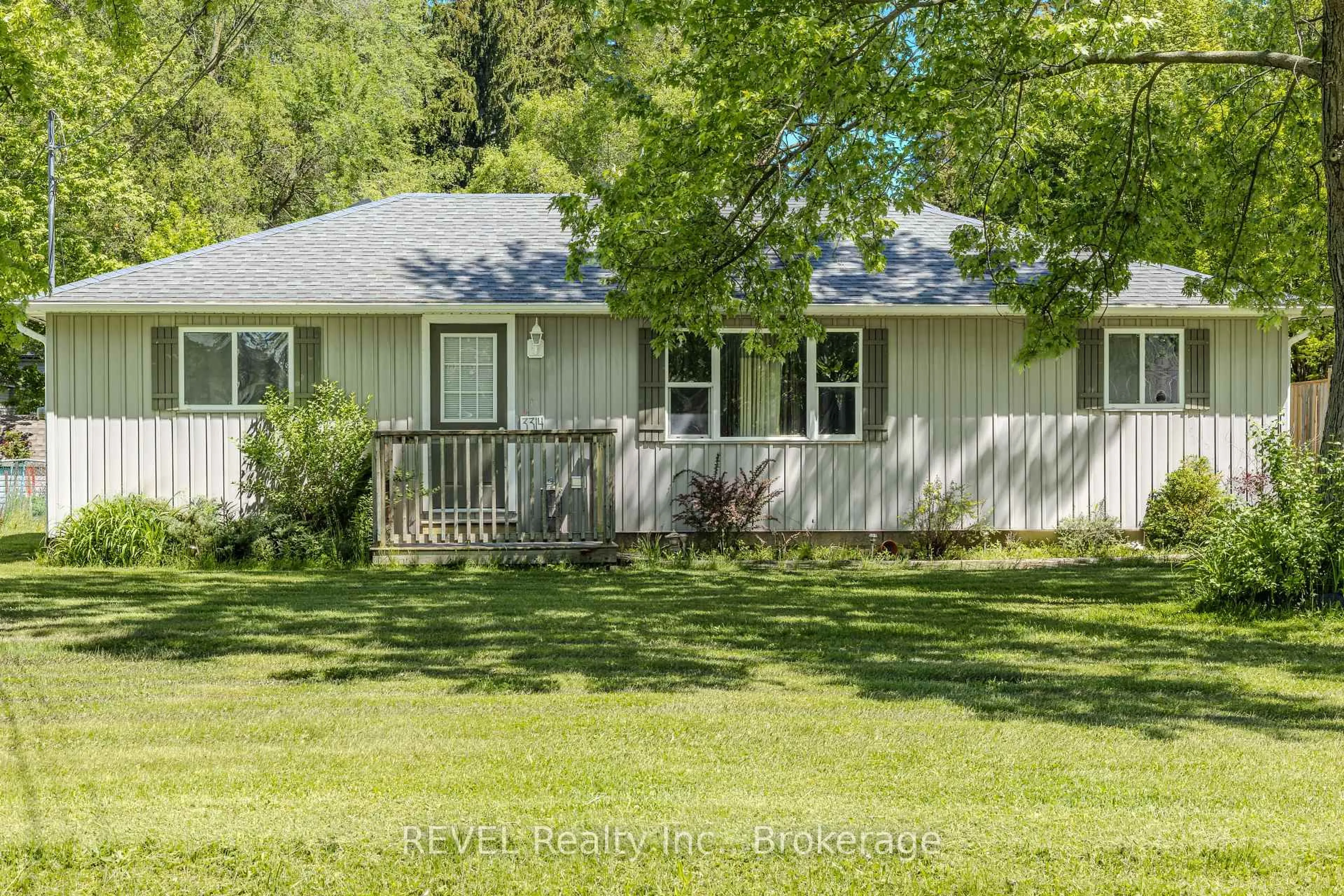 A pic from outside/outdoor area/front of a property/back of a property/a pic from drone, unknown for 3314 Evadere Ave, Fort Erie Ontario L0S 1N0