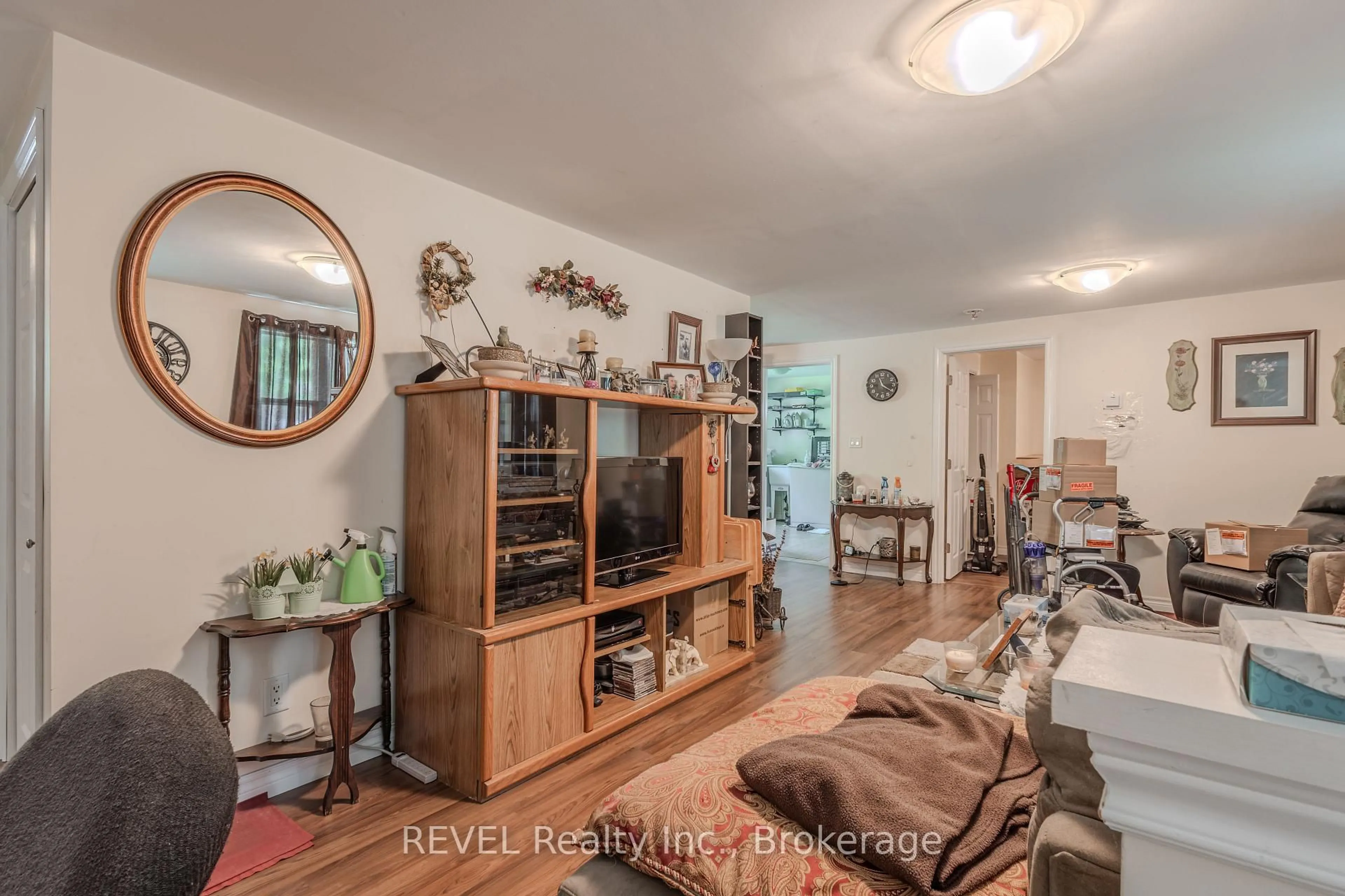 Living room with furniture, unknown for 3314 Evadere Ave, Fort Erie Ontario L0S 1N0