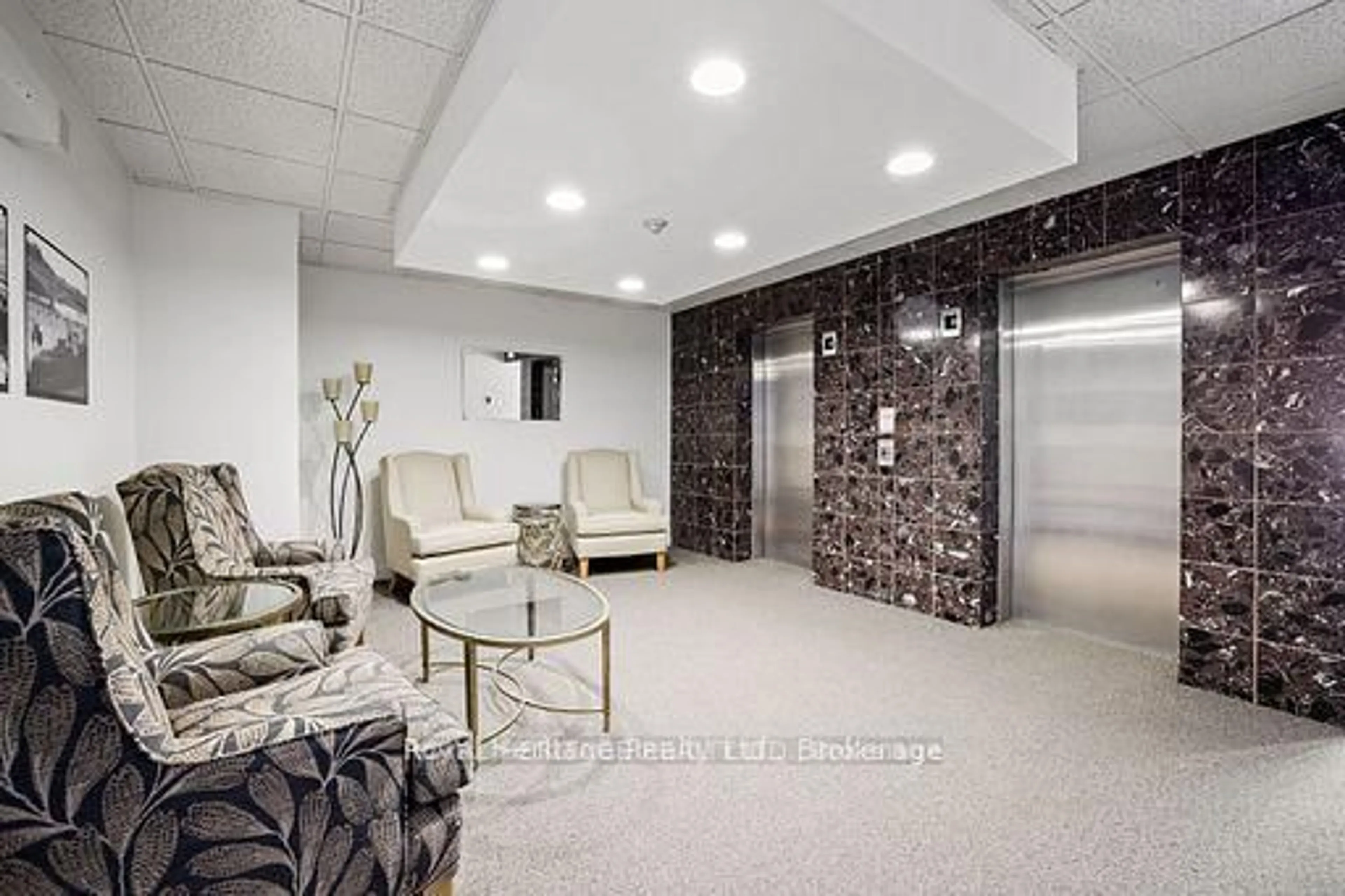 Lobby for 40 Auburn St #211, Peterborough Ontario K9H 2G2