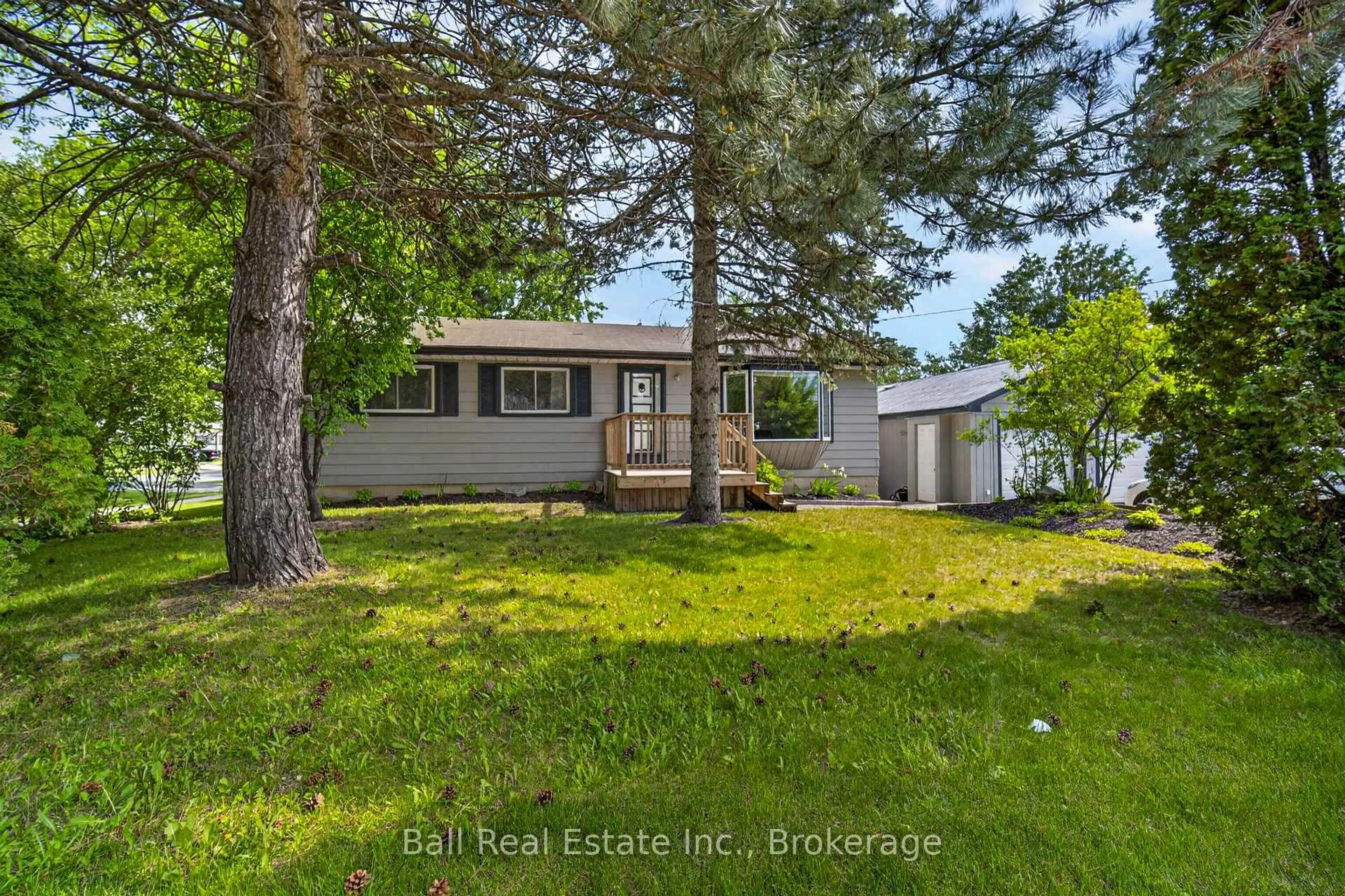 A pic from outside/outdoor area/front of a property/back of a property/a pic from drone, water/lake/river/ocean view for 5 Chippewa Ave, Selwyn Ontario K0L 2H0