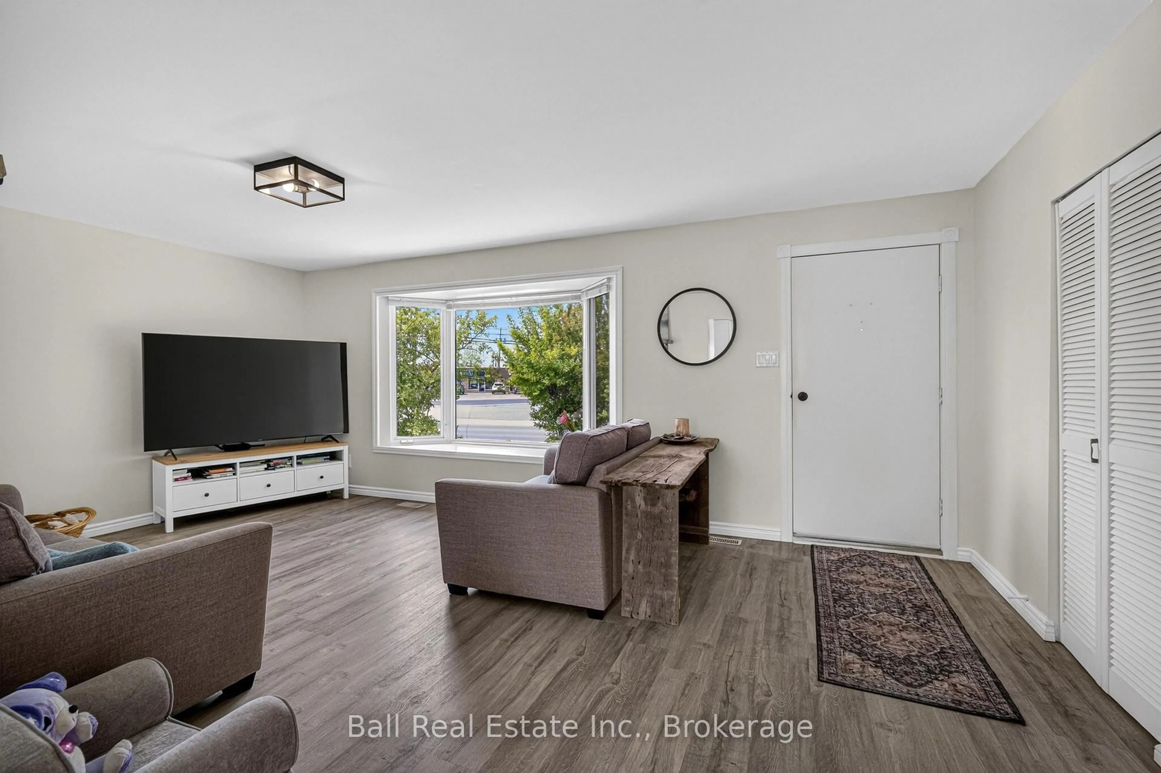 Living room with furniture, wood/laminate floor for 5 Chippewa Ave, Selwyn Ontario K0L 2H0