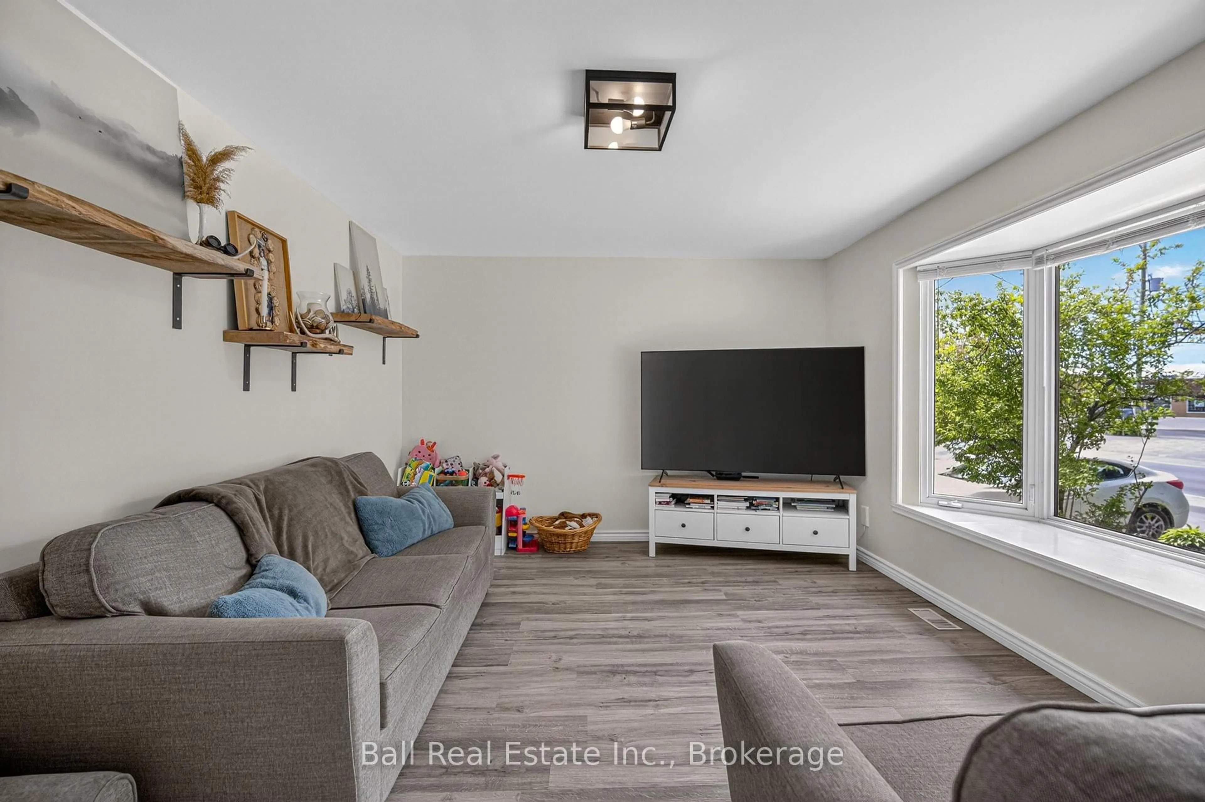 Living room with furniture, unknown for 5 Chippewa Ave, Selwyn Ontario K0L 2H0