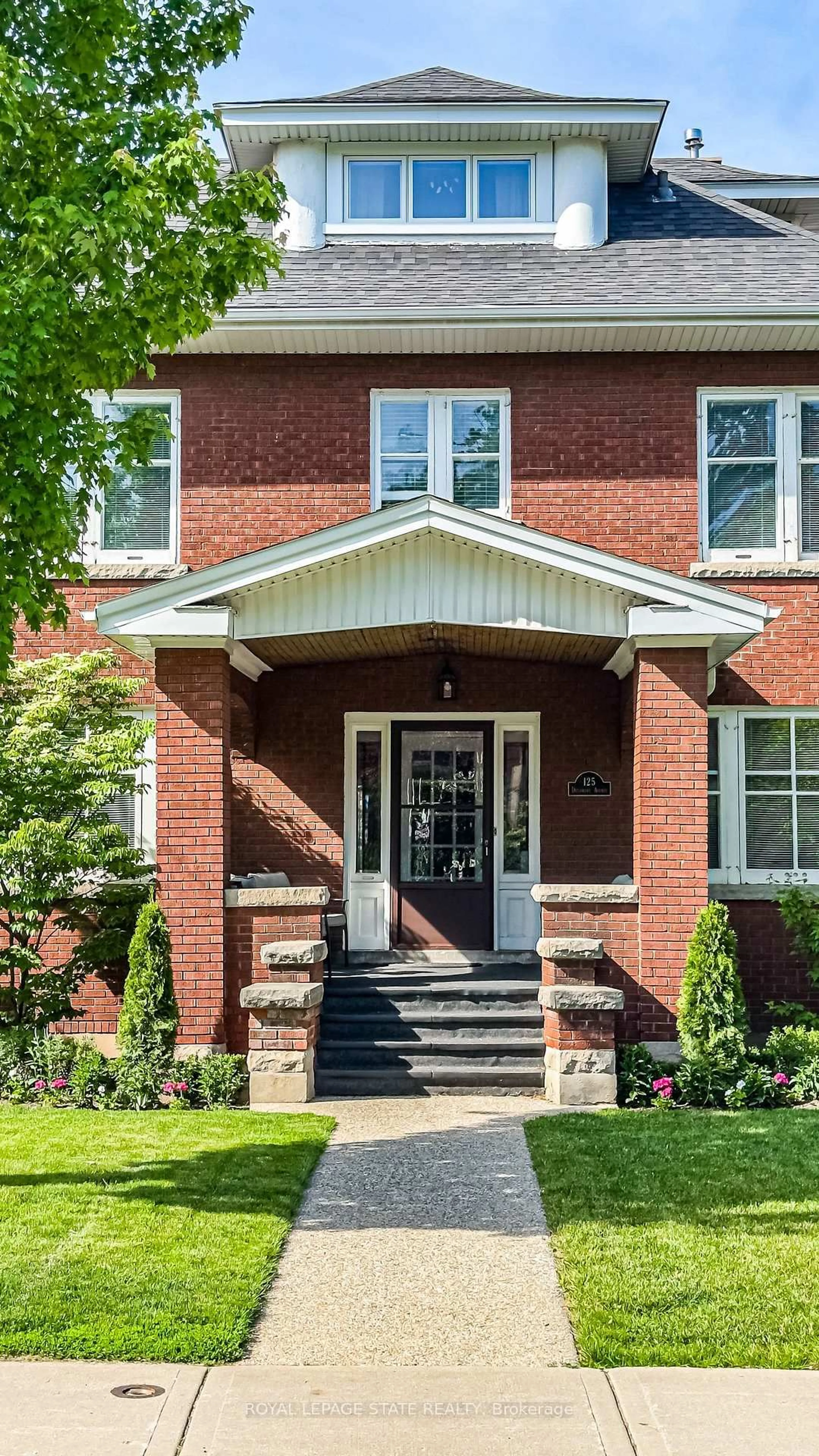 Home with brick exterior material, street for 125 Delaware Ave, Hamilton Ontario L8M 1V2