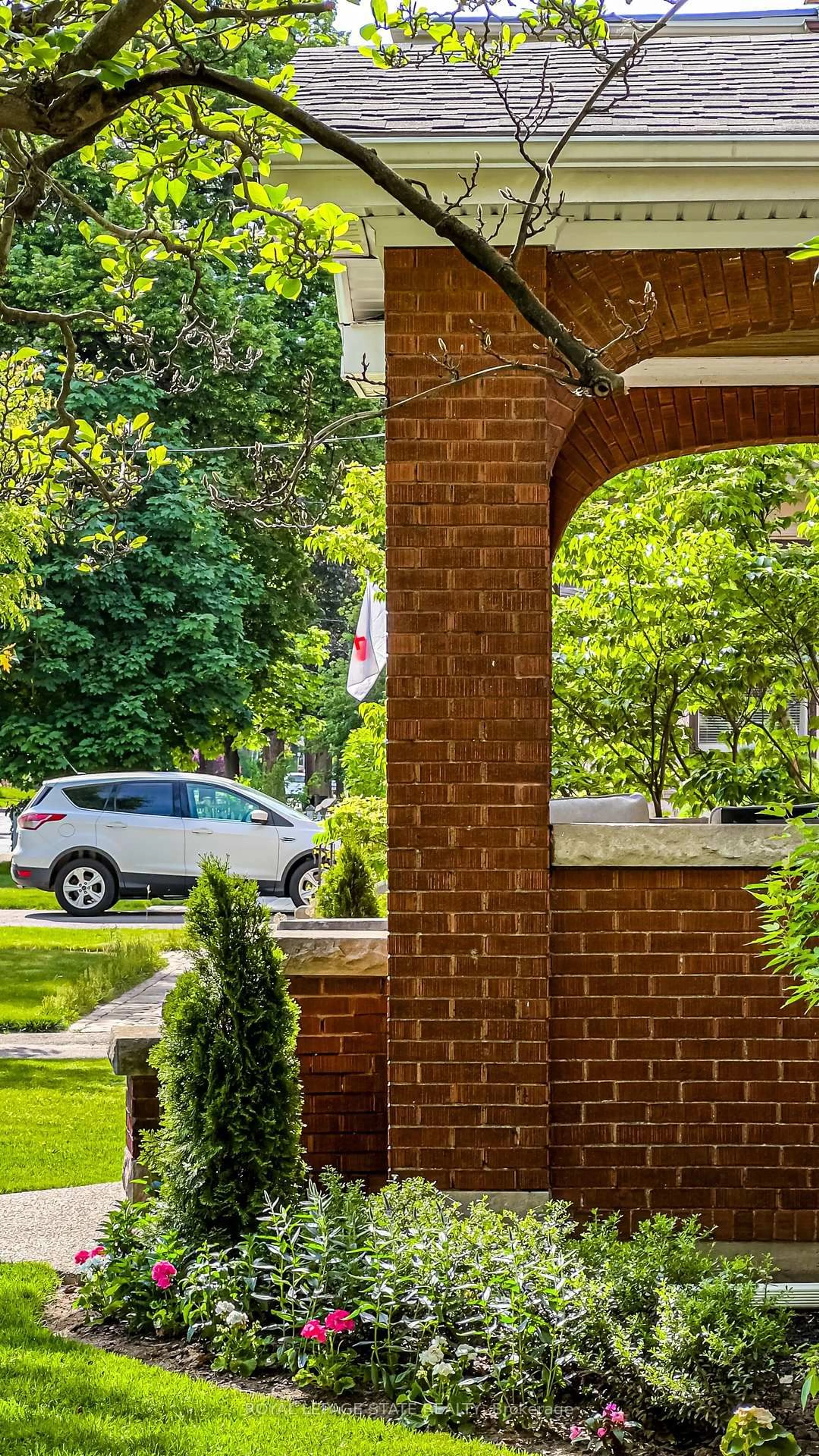 Home with brick exterior material, street for 125 Delaware Ave, Hamilton Ontario L8M 1V2