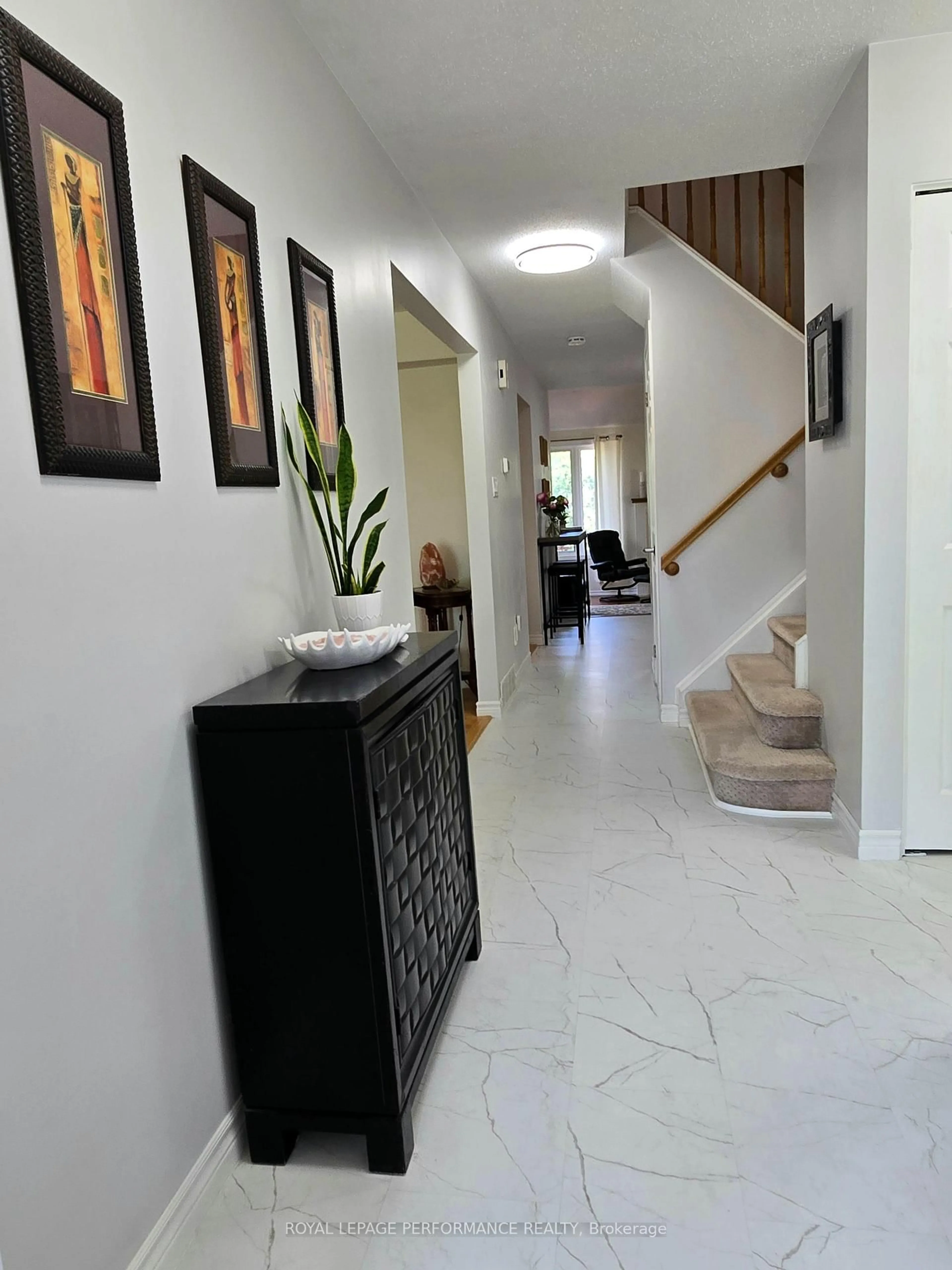 Indoor foyer for 61 Hawley Cres, Kanata Ontario K2M 1T4
