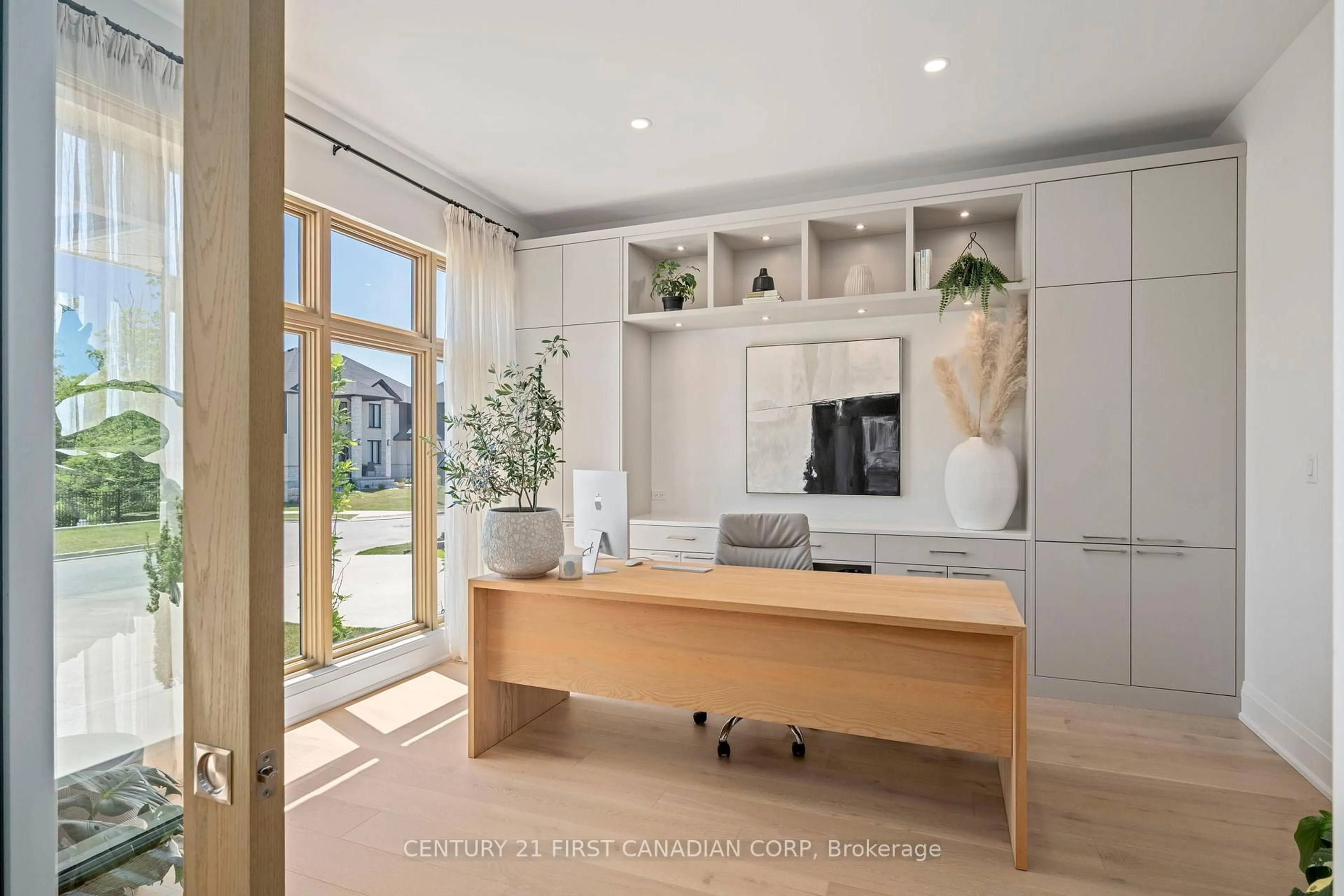 Indoor entryway for 68 Princeton Terr, London South Ontario N6K 0L5