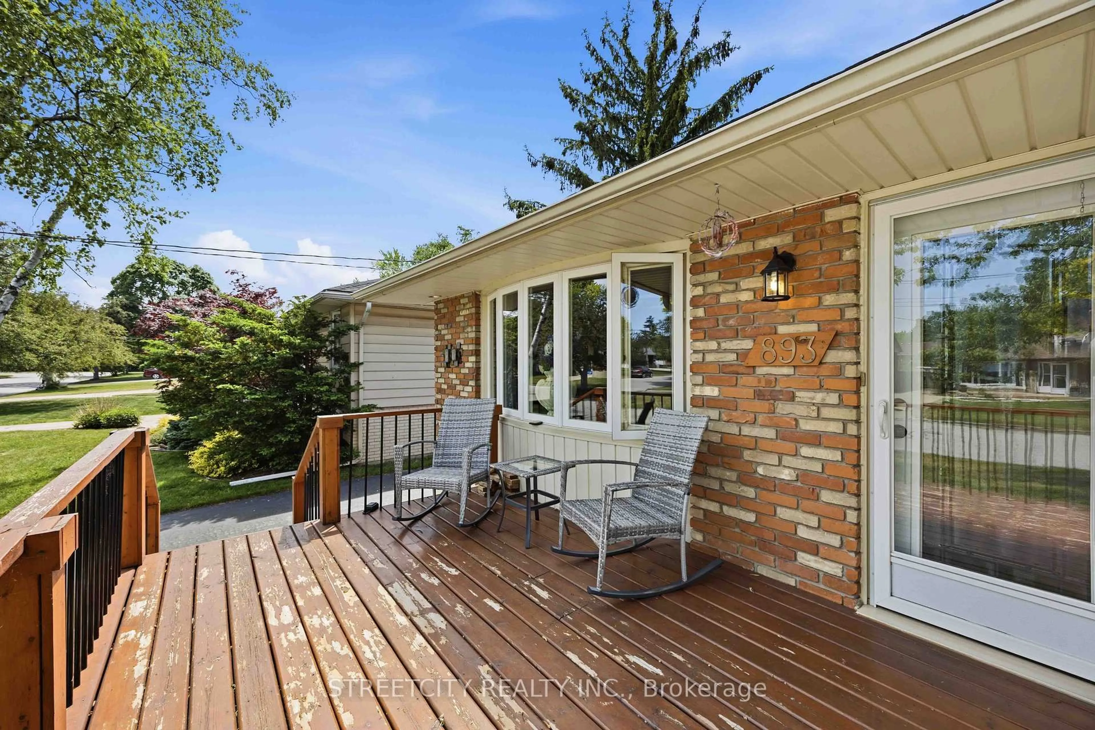 Unknown for 893 Hollands Ave, Sarnia Ontario N7S 3B9