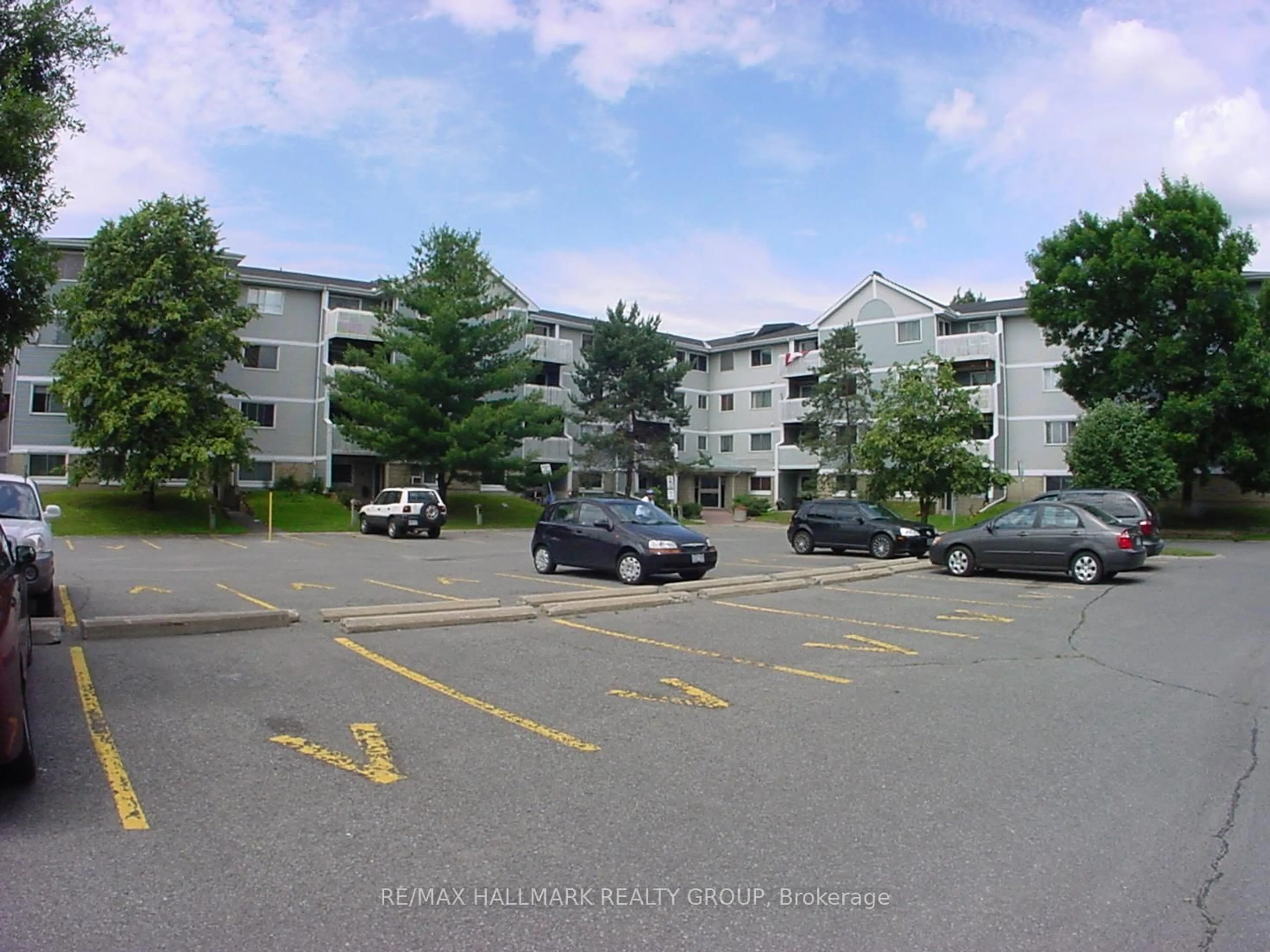 Unknown for 214 Viewmount Dr #310, Ottawa Ontario K2E 7X3