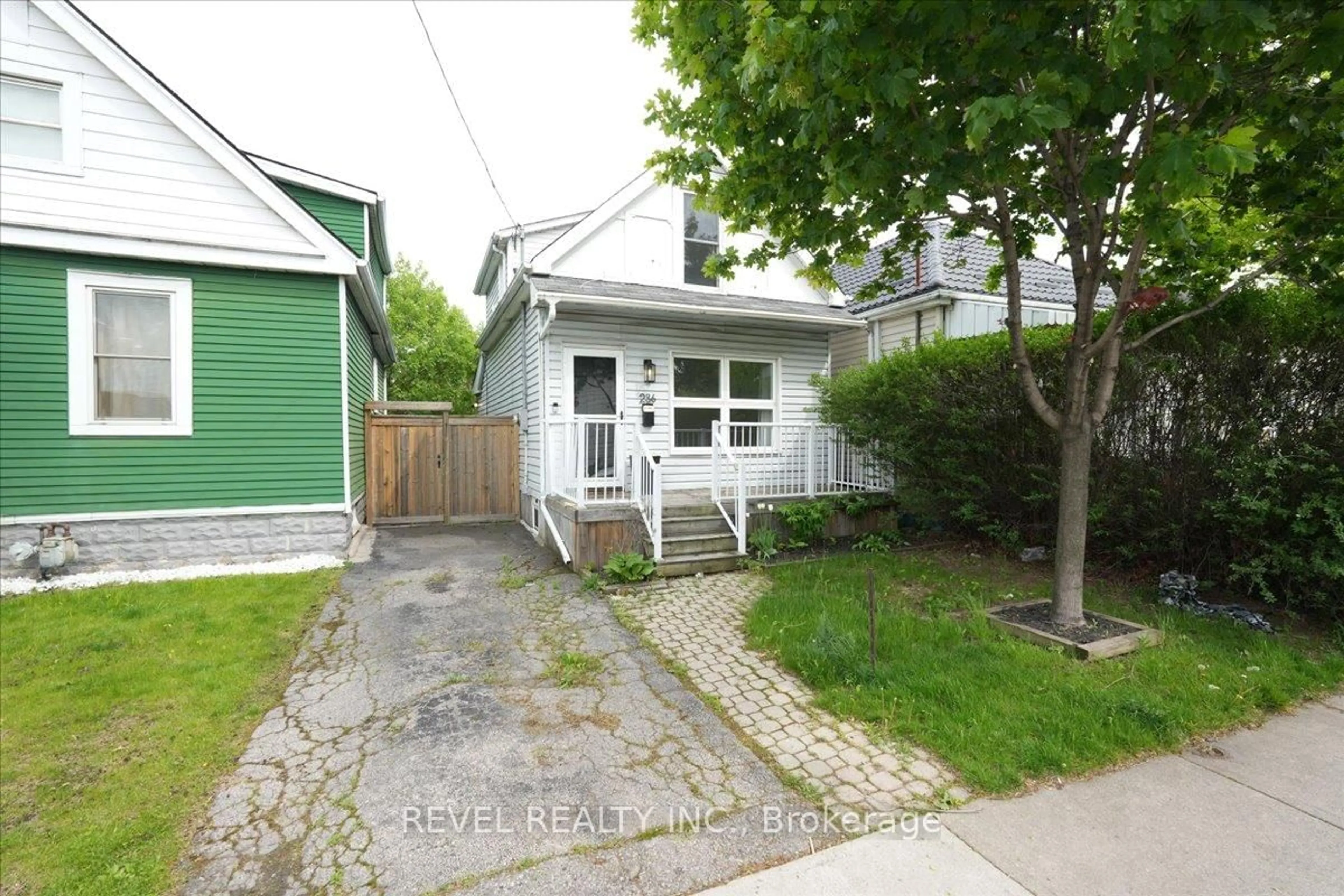 Patio, street for 236 Cope St, Hamilton Ontario L8H 5B5