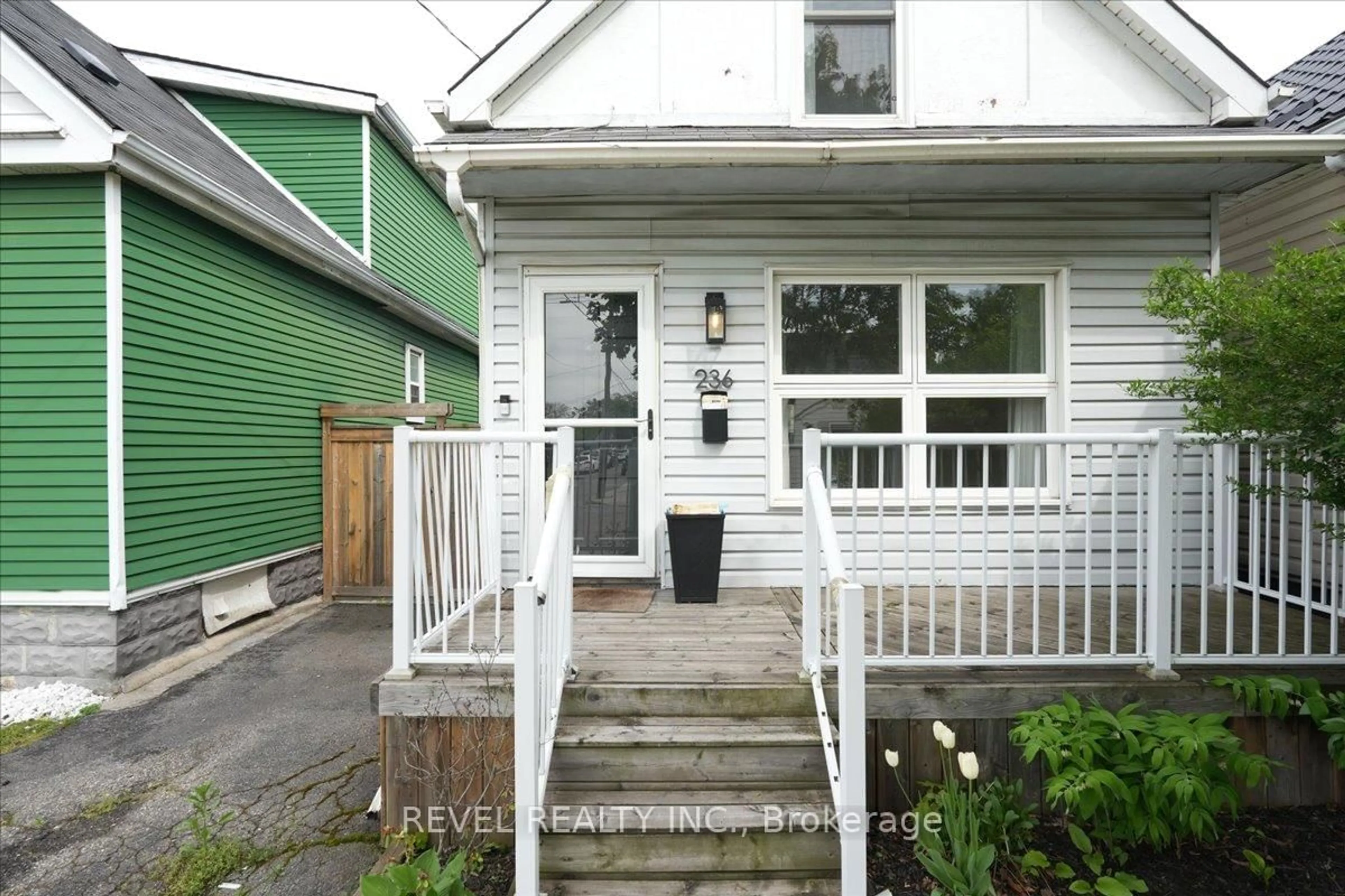 Patio, street for 236 Cope St, Hamilton Ontario L8H 5B5