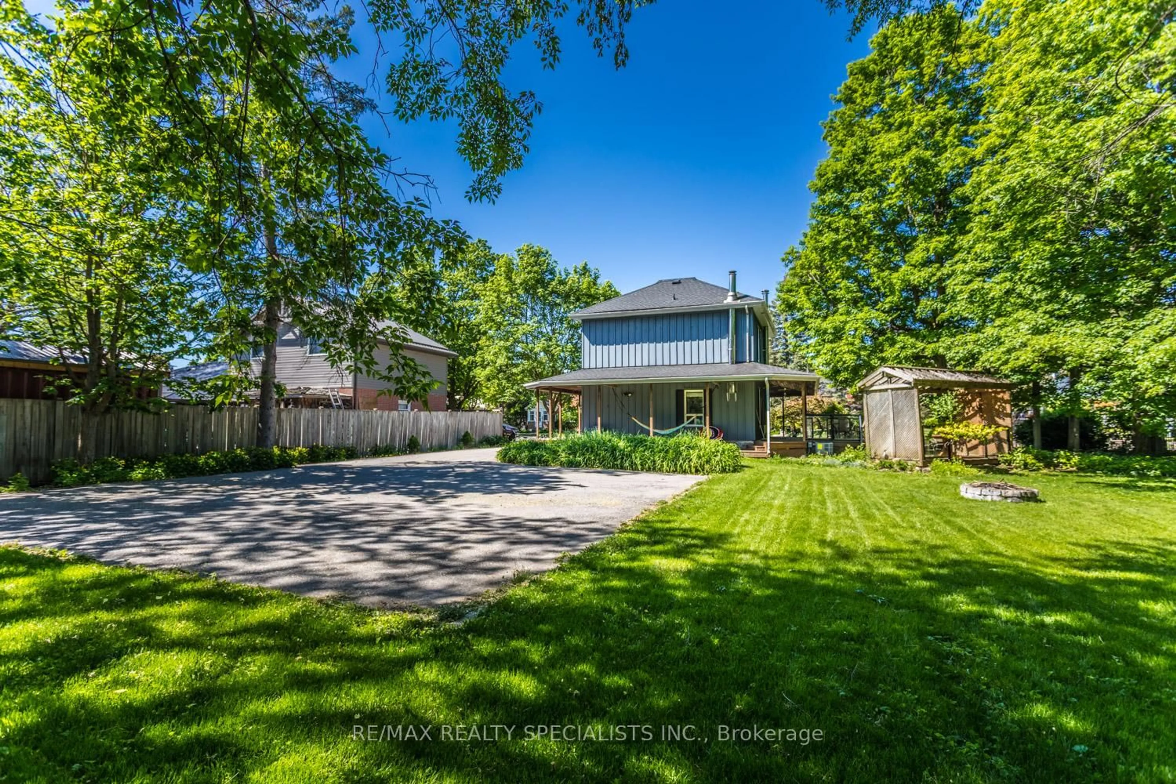 A pic from outside/outdoor area/front of a property/back of a property/a pic from drone, street for 241 Main St, Erin Ontario N0B 1T0
