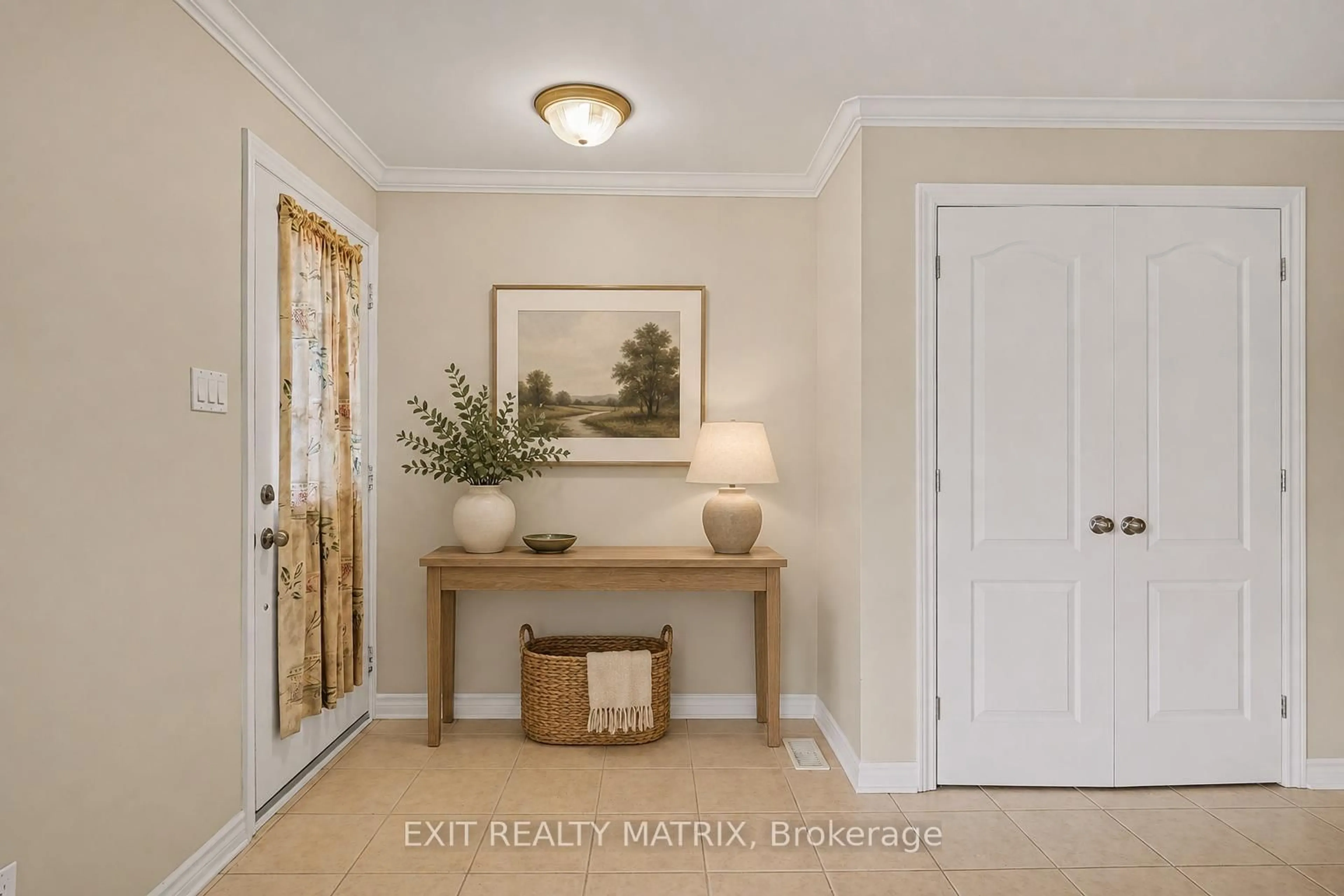 Indoor entryway for 856 Notre-Dame St #103, Russell Ontario K0A 1W0