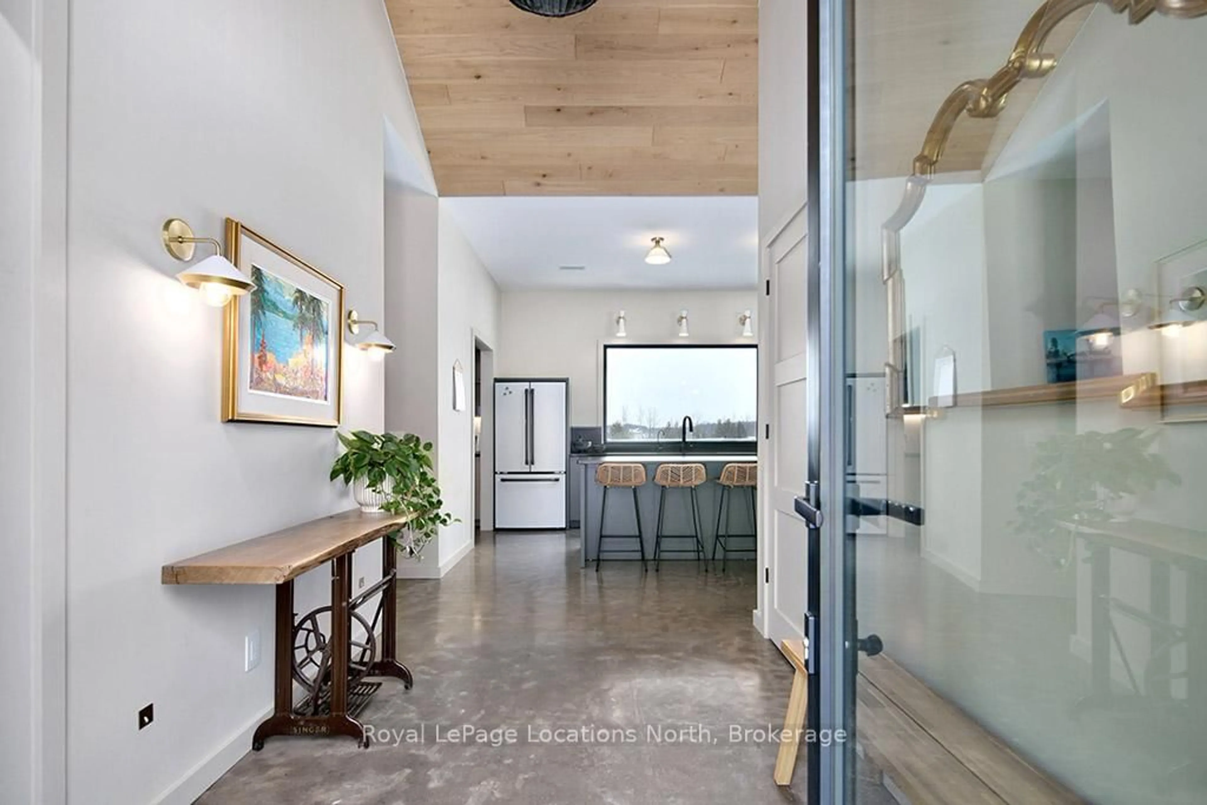 Indoor entryway for 58165 12th Line, Meaford Ontario N4L 1W5