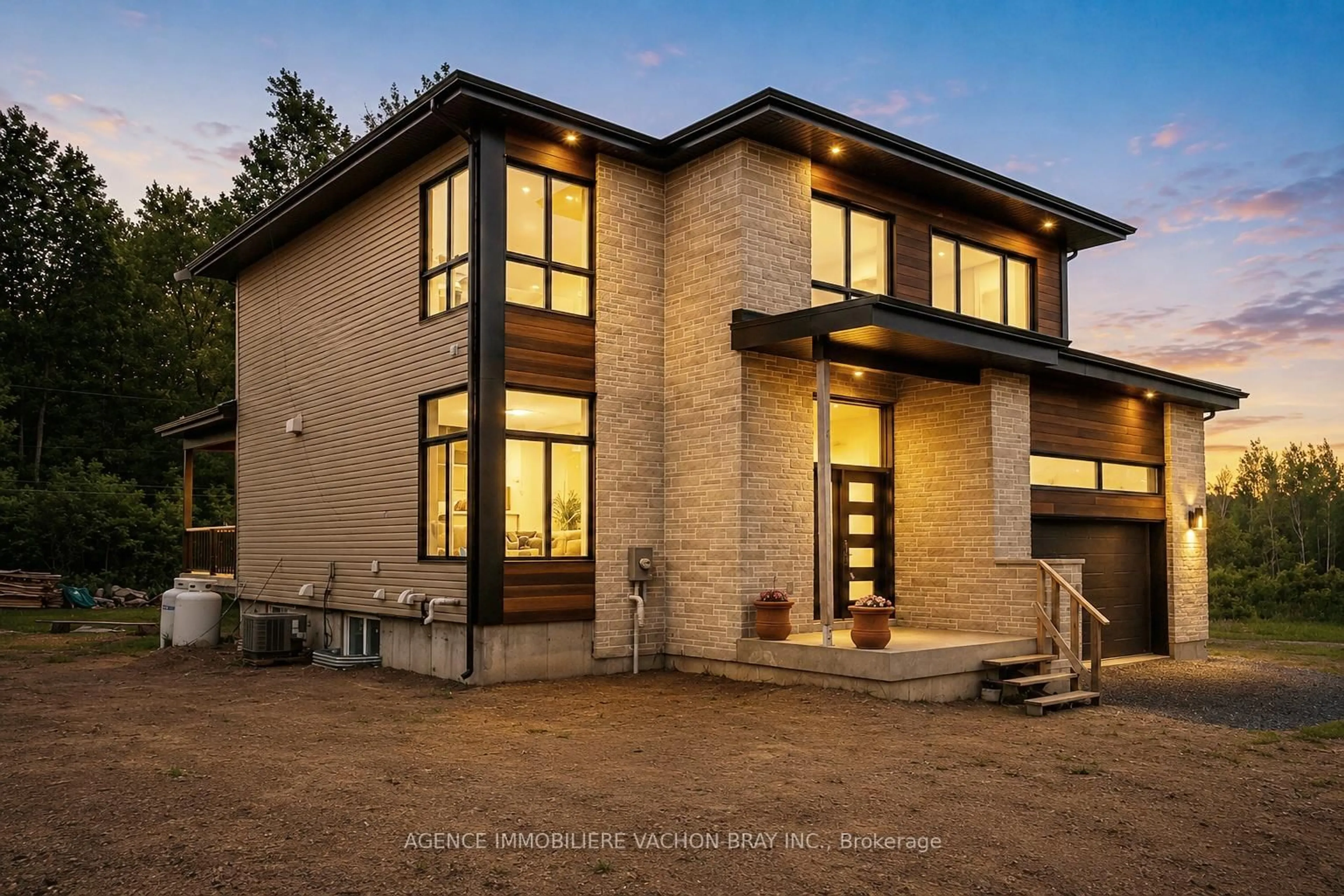 Home with brick exterior material, building for 3814 Lakeside Dr, South Glengarry Ontario K0C 1Z0
