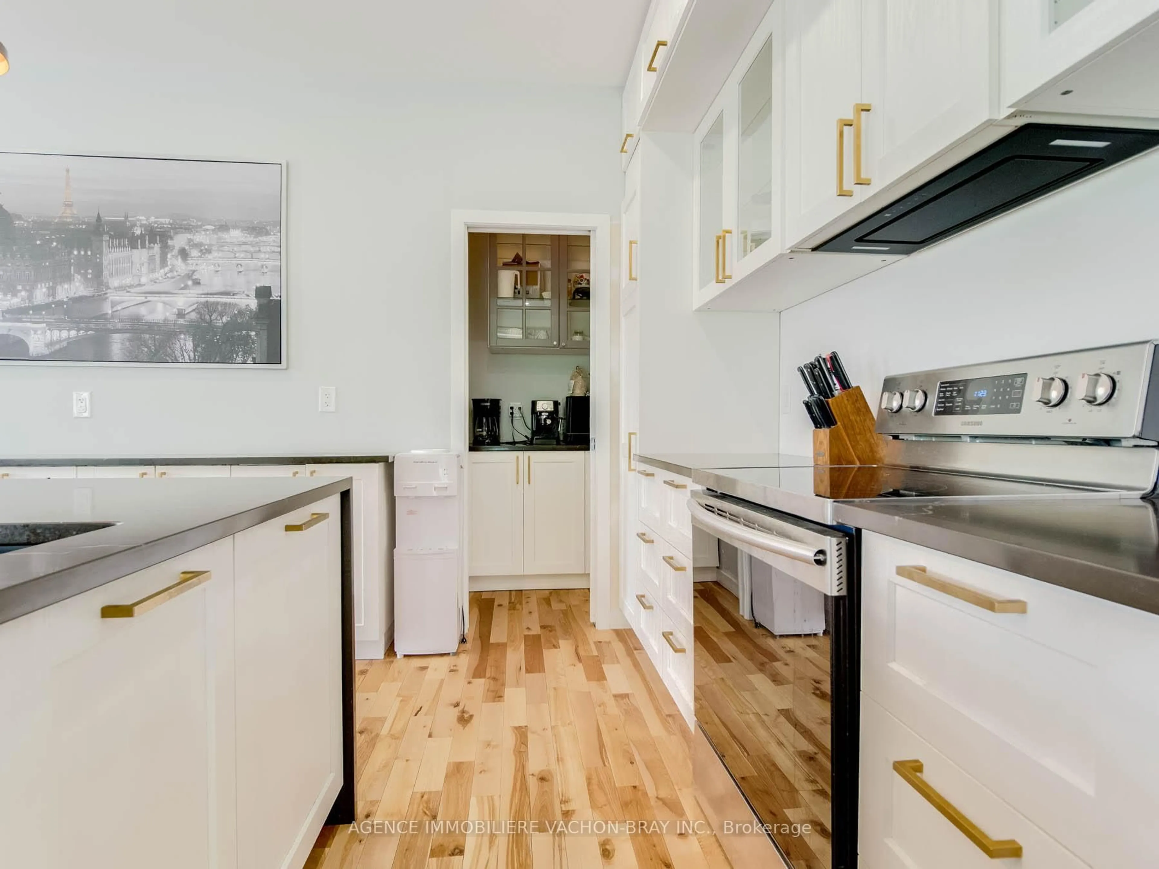 Contemporary kitchen, wood/laminate floor for 3814 Lakeside Dr, South Glengarry Ontario K0C 1Z0