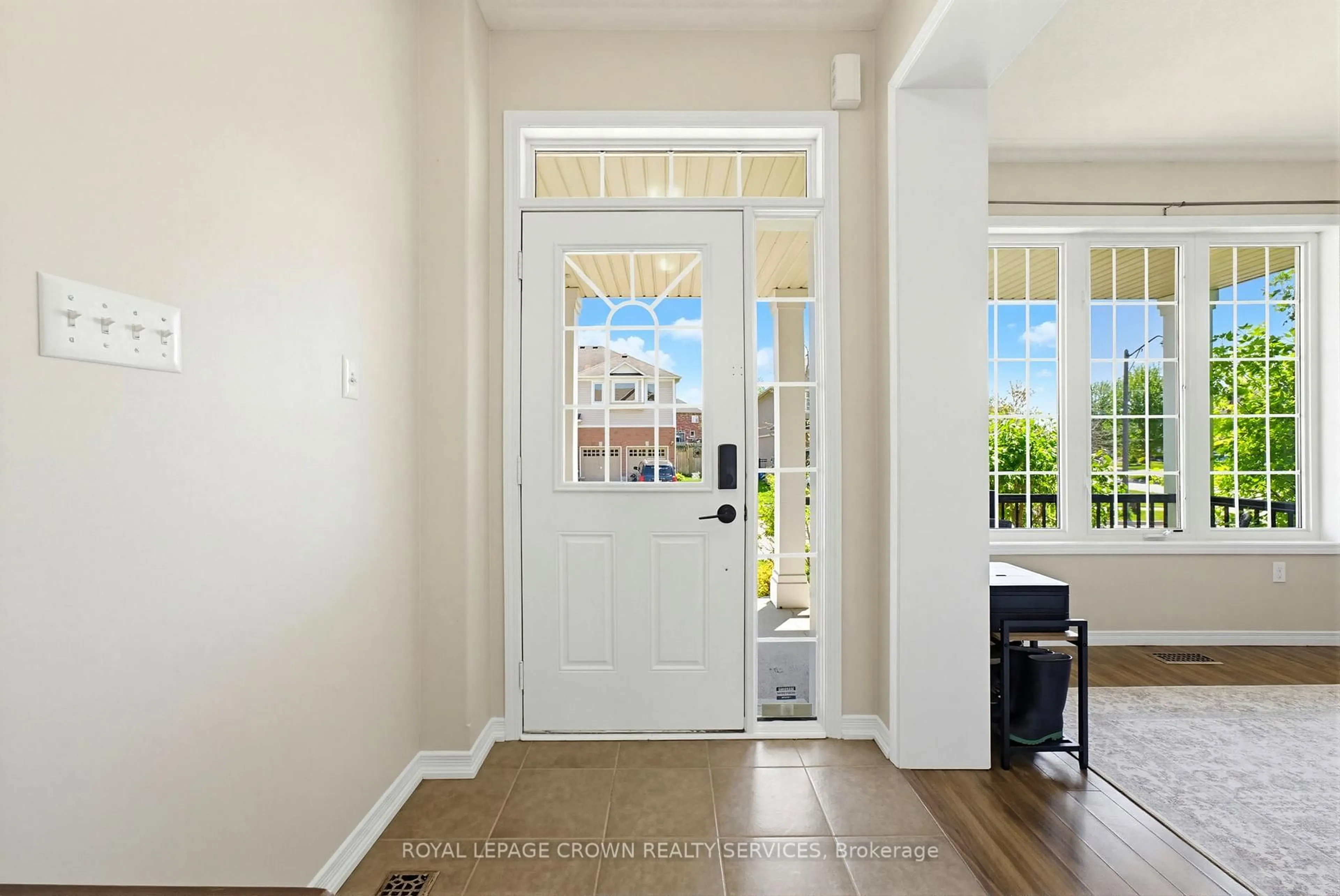 Indoor entryway for 14 Reading St, Woolwich Ontario N0B 1M0