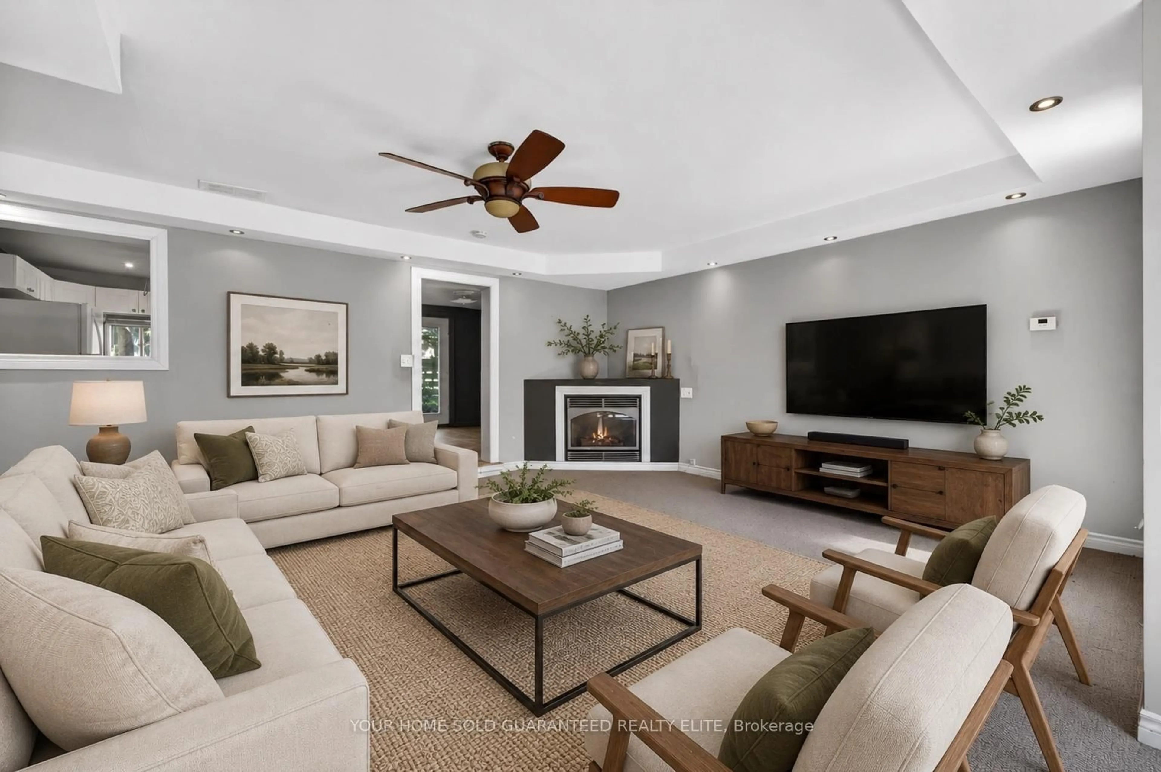 Living room with furniture, unknown for 126 Mountain St, Grimsby Ontario L3M 4E7