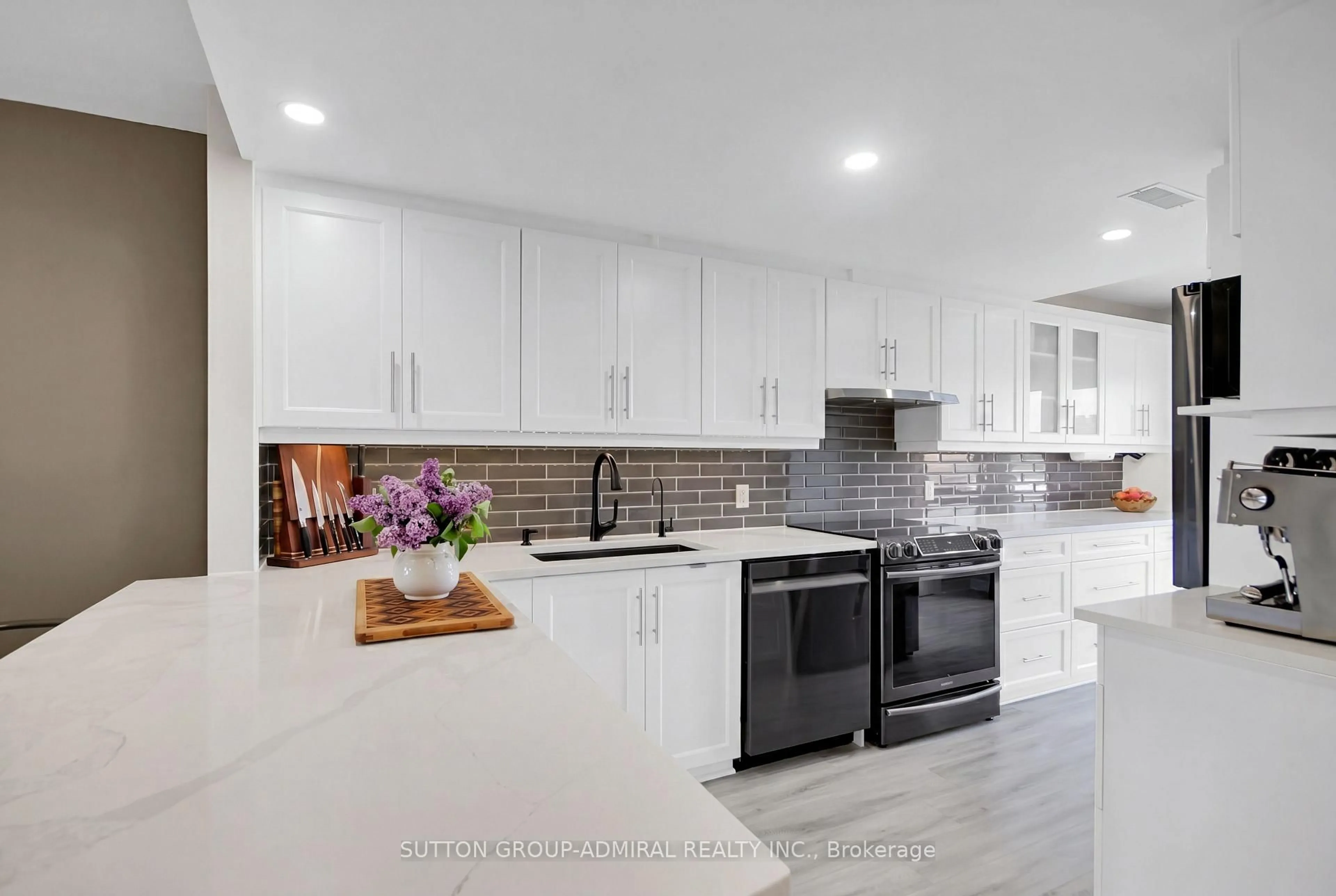 Contemporary kitchen, ceramic/tile floor for 439B Chapman Mills Dr, Ottawa Ontario K2J 5P4
