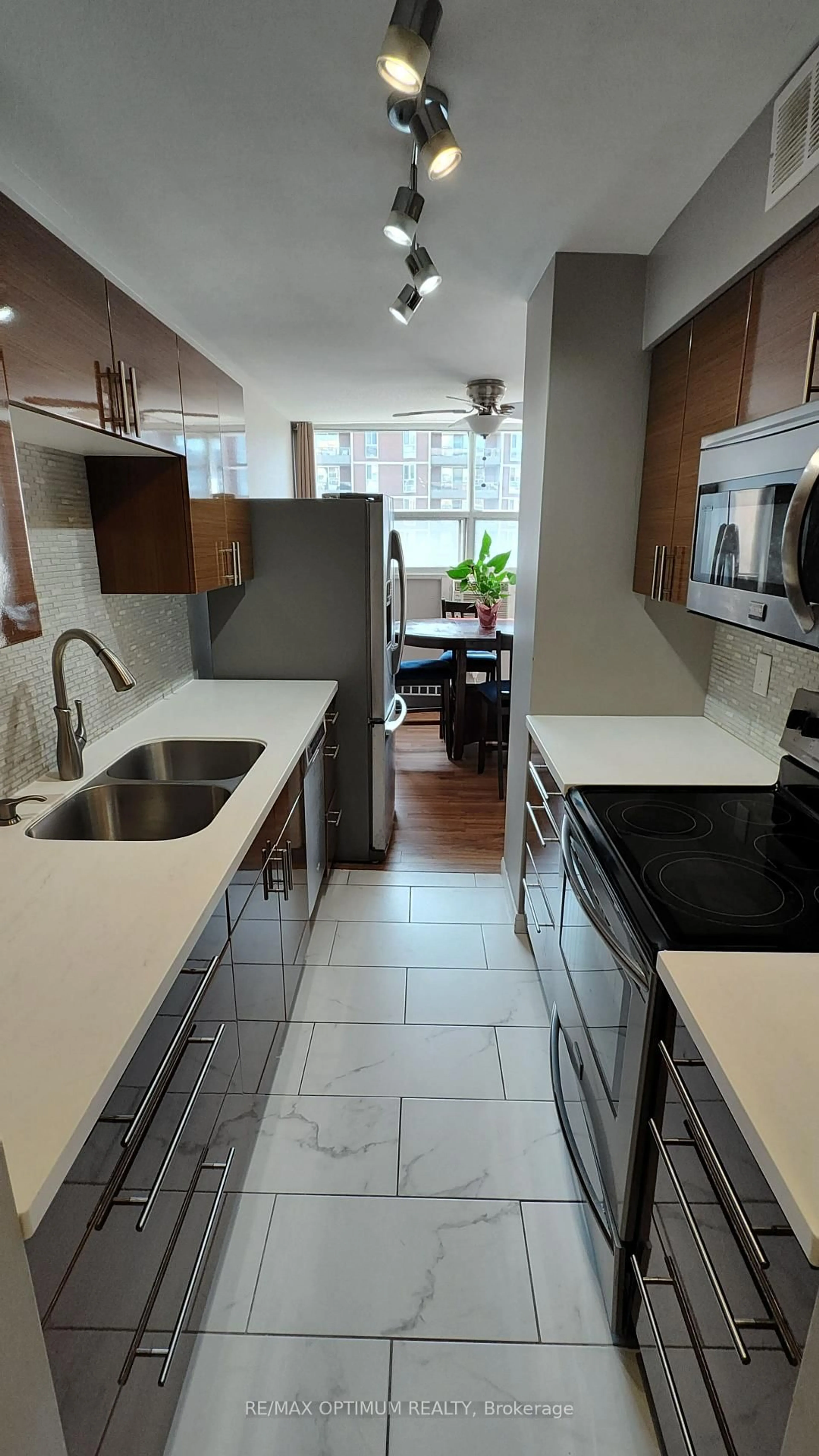 Unknown for 1950 Main St #705, Hamilton Ontario L8S 4M9