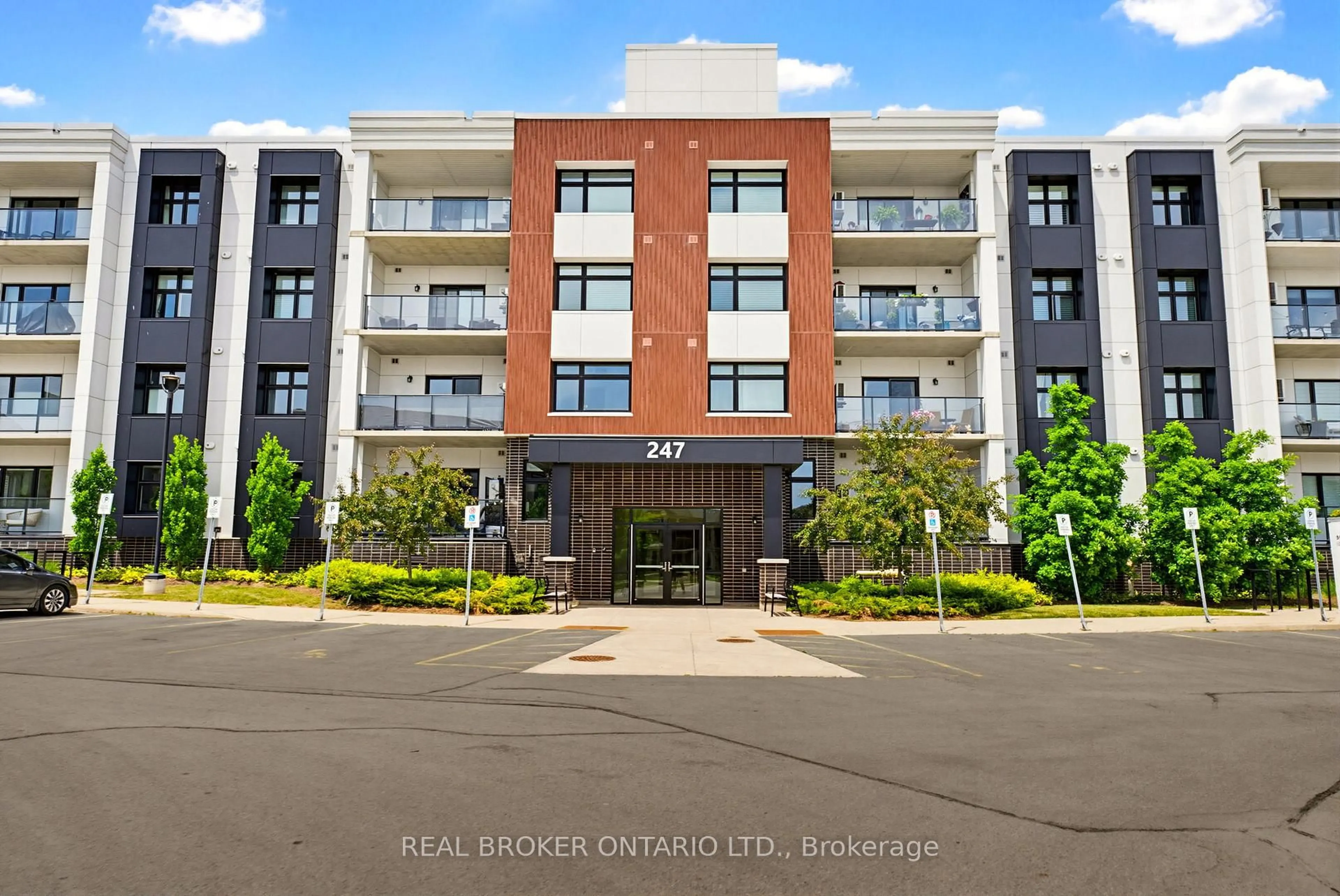 Indoor foyer for 247 Grey Silo Rd #102, Waterloo Ontario N2K 0G7