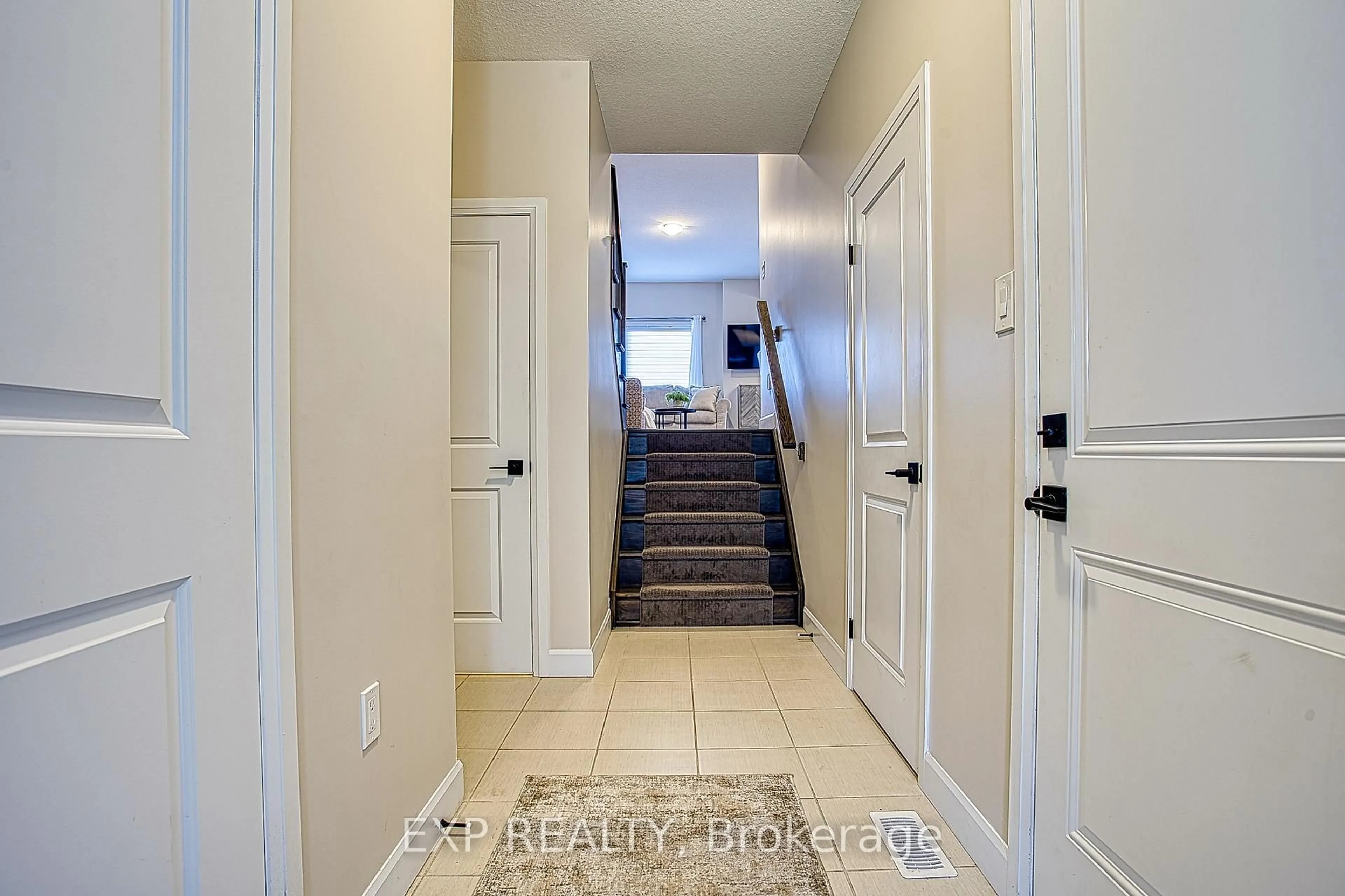 Indoor entryway for 39 Bensley Lane, Hamilton Ontario L9C 0E9