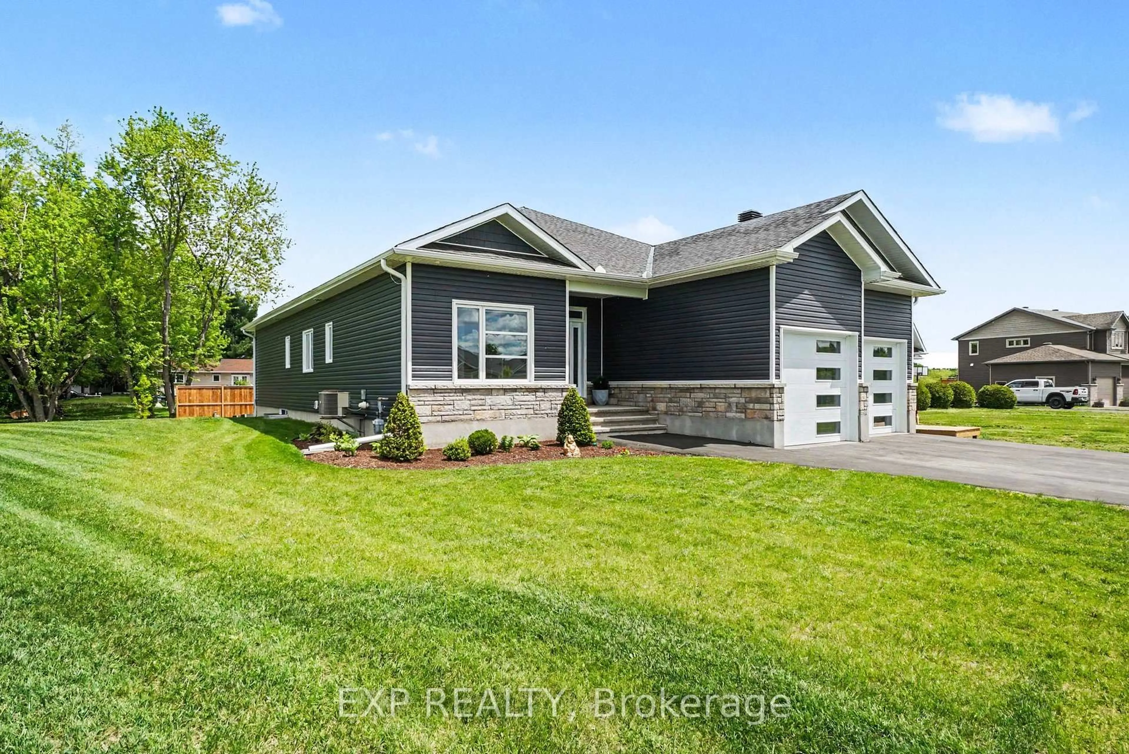 Home with vinyl exterior material, street for 200 Nellie St, Clarence-Rockland Ontario K0A 2A0