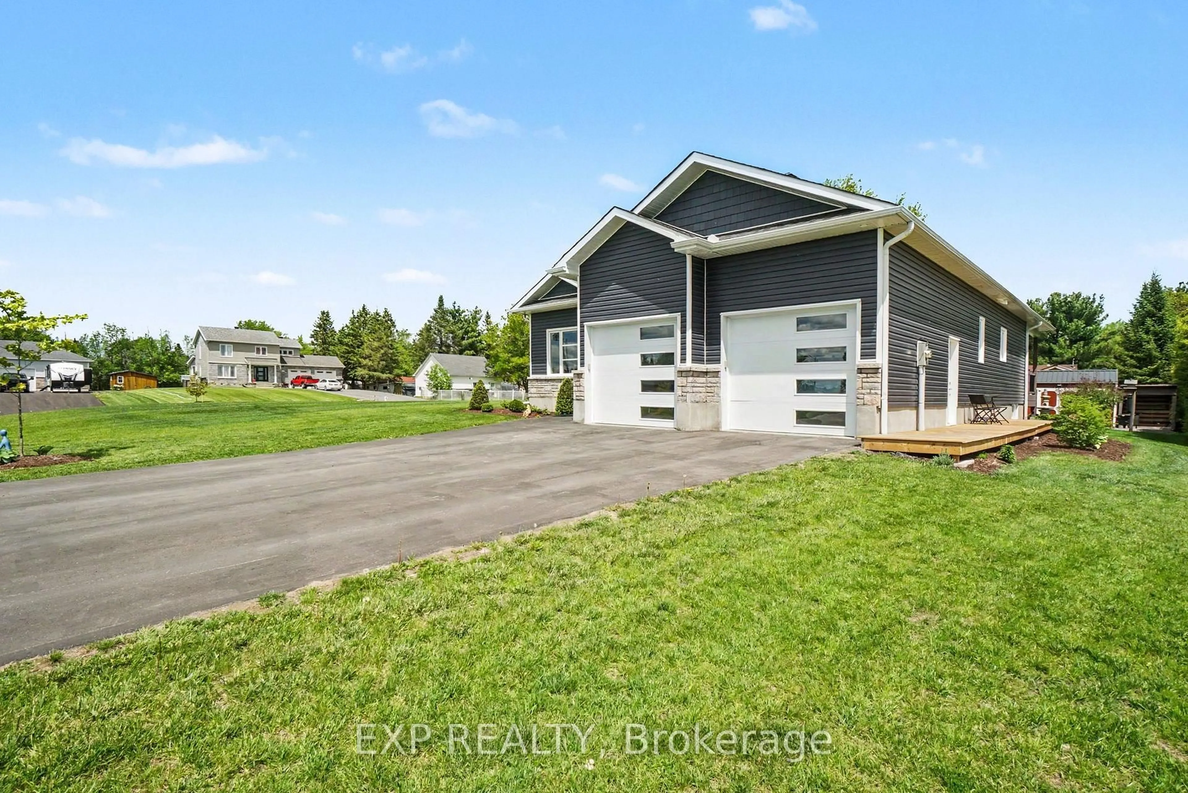 A pic from outside/outdoor area/front of a property/back of a property/a pic from drone, street for 200 Nellie St, Clarence-Rockland Ontario K0A 2A0