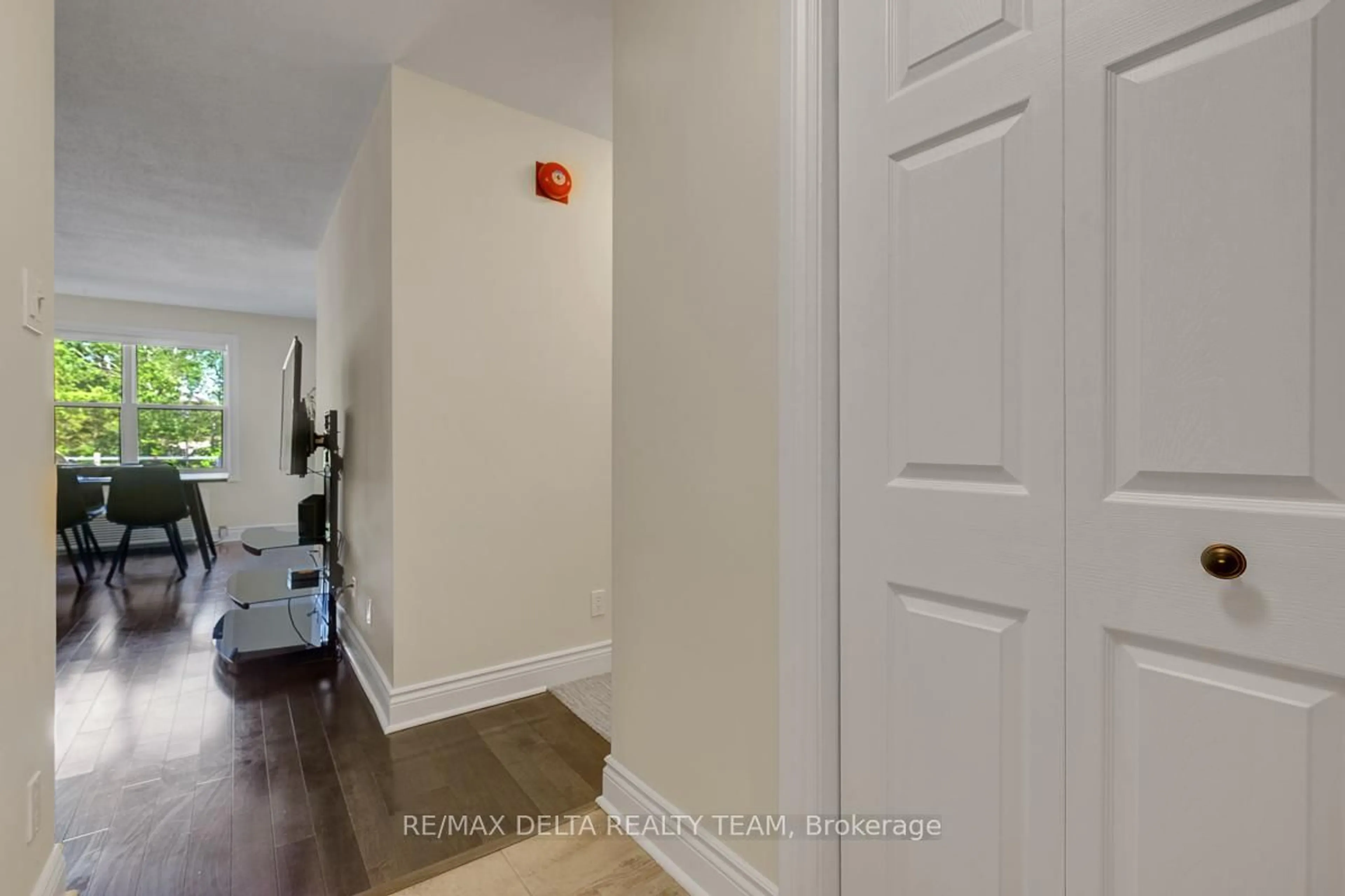 Indoor entryway for 1099 Cadboro Rd #107, Ottawa Ontario K1J 9K4