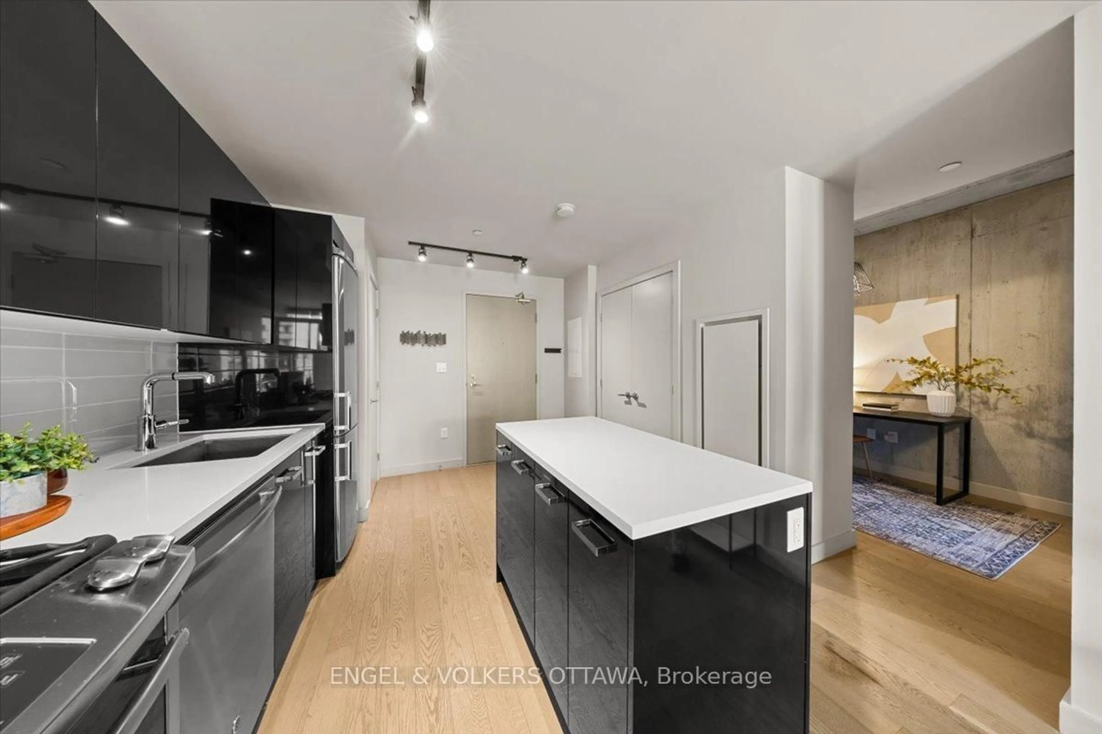 Unknown for 224 Lyon St #1612, Ottawa Ontario K1R 0C1