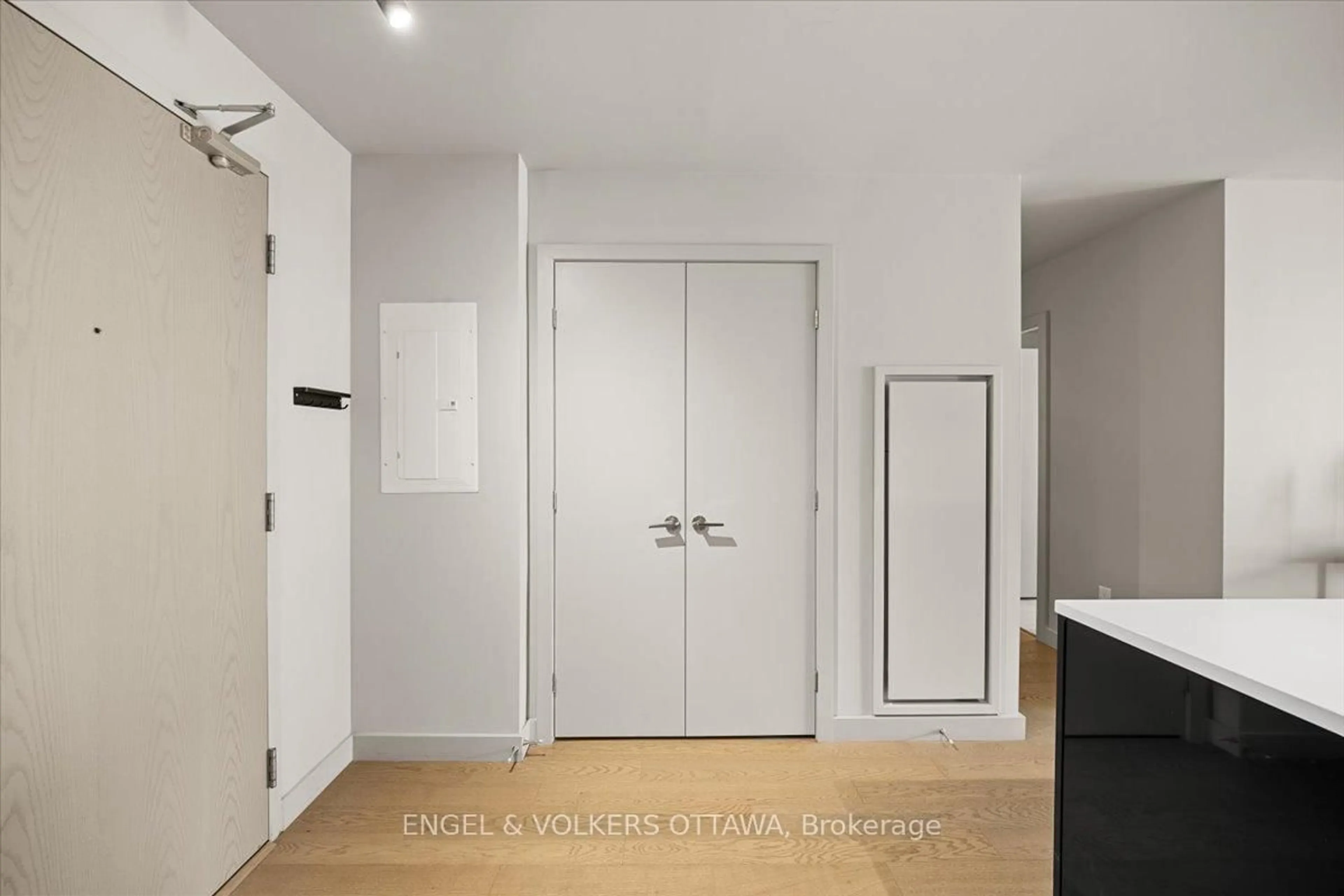 Unknown for 224 Lyon St #1612, Ottawa Ontario K1R 0C1