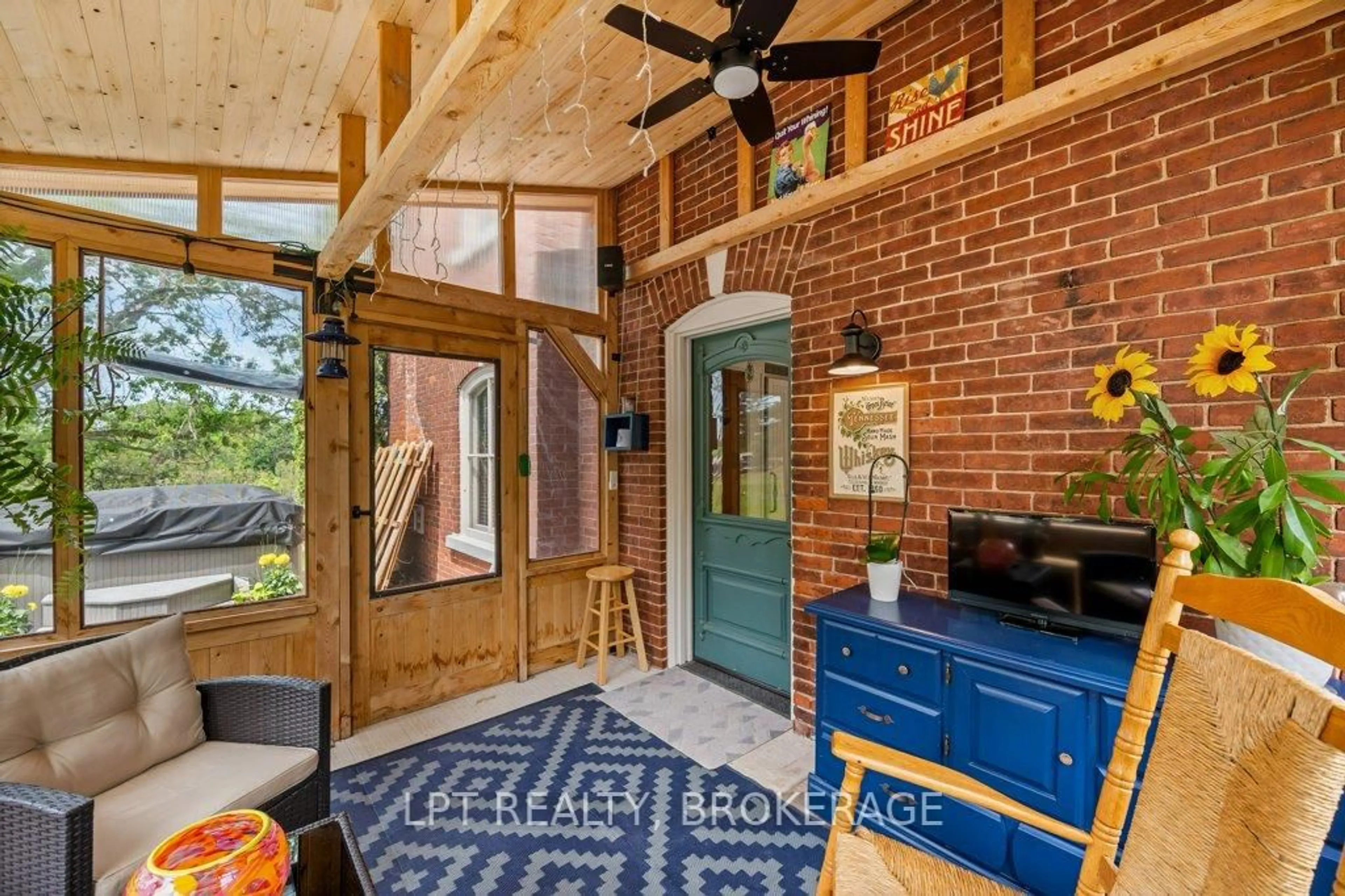 Indoor entryway for 2837 Rutledge Rd, Sydenham Ontario K0H 2T0