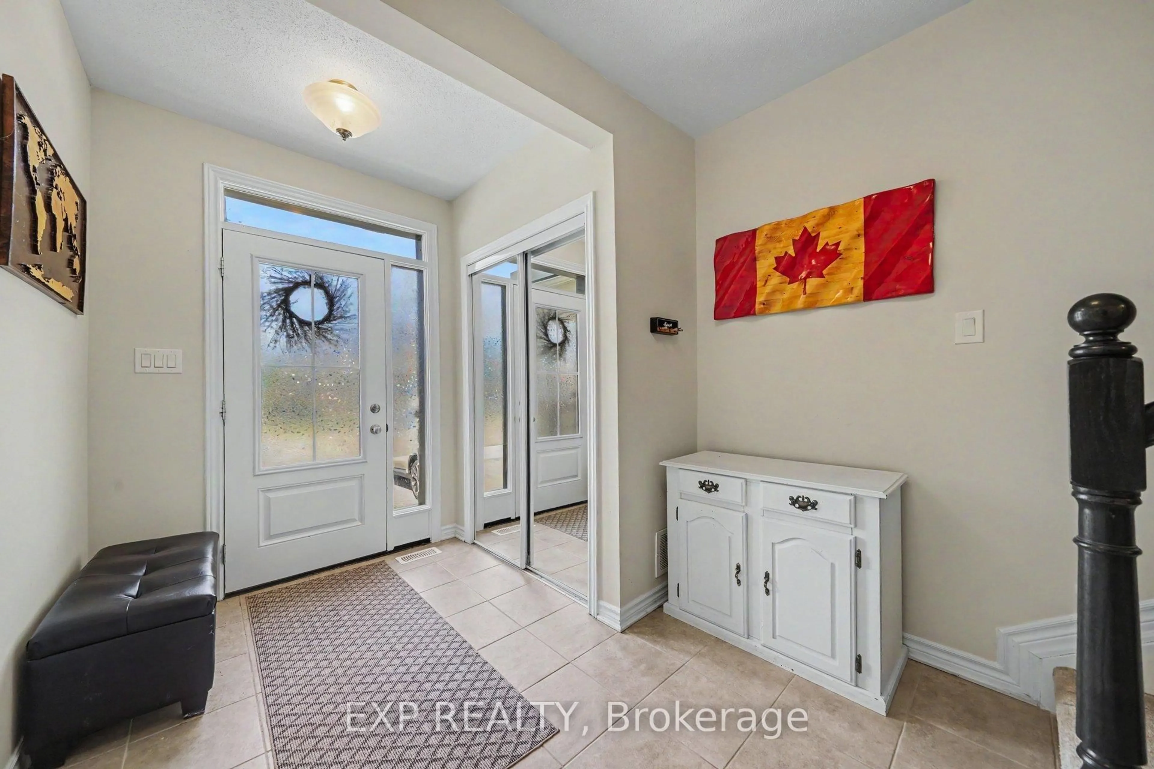 Indoor entryway for 624 Bellatrix Walk, Ottawa Ontario K2J 6N4